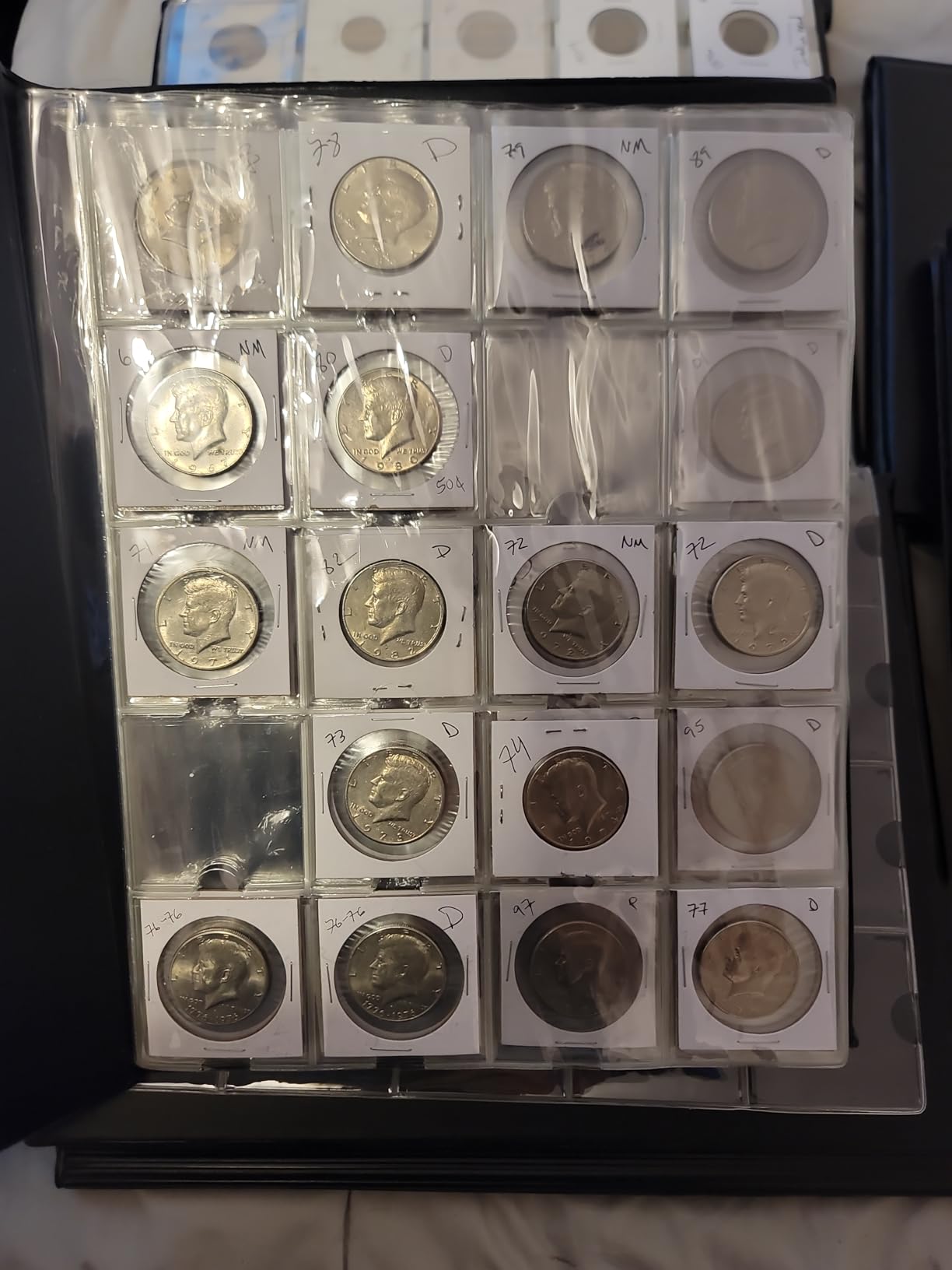 200 Pockets Collecting Album for Coin Flip - Classic Large Capacity Collection Book Coin Holder for Stamps Medals Badges Black CS46BK01 customer photo 1