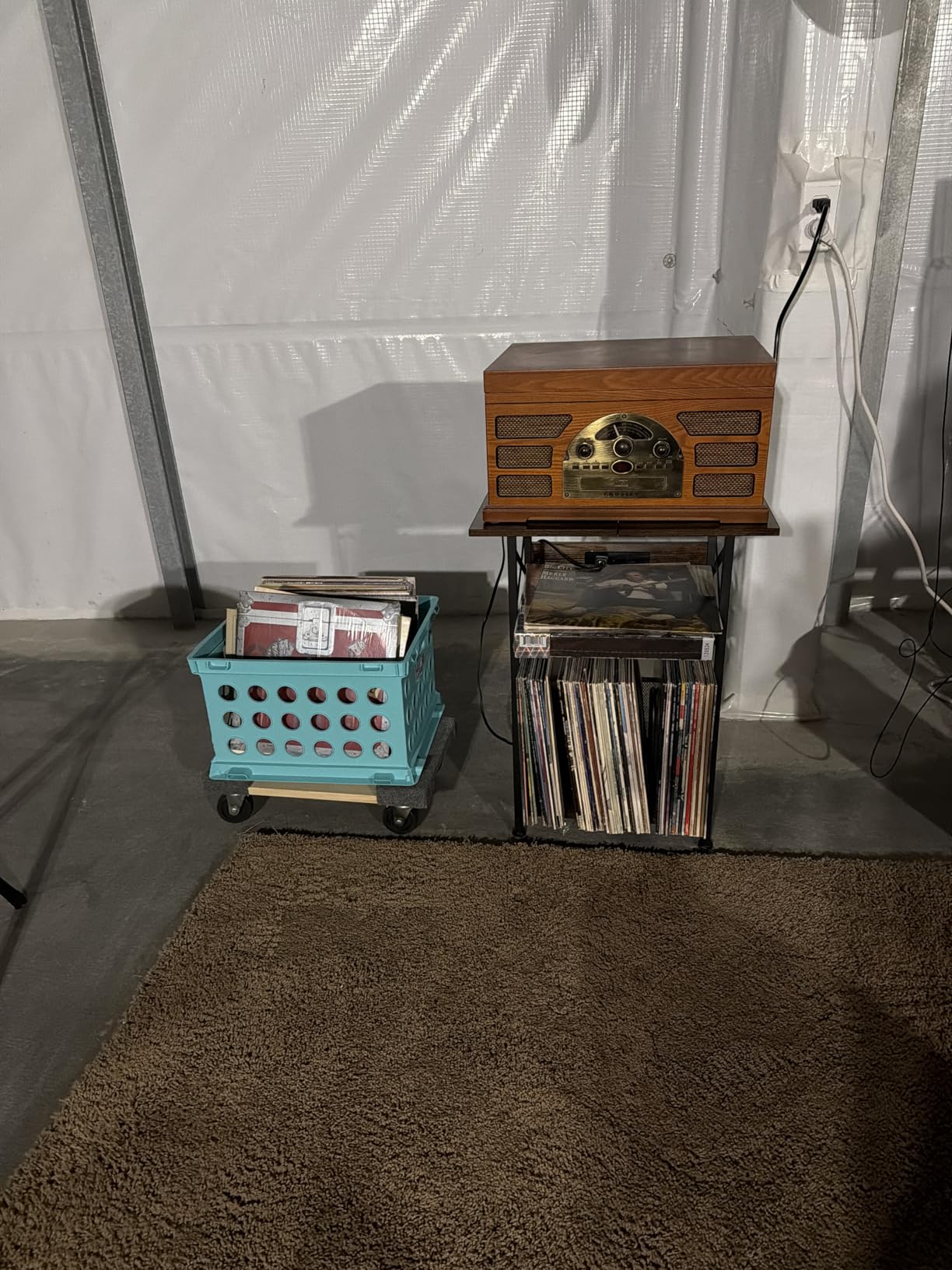 AMHANCIBLE Record Player Stand with Charging Station, Turntable Stand with Storage Cabinet, 3 Tier End Table Hold Up to 100 Albums, Record Table for Vinyl, Living Room, Rustic Brown, HETCD01BR-1 customer photo 2