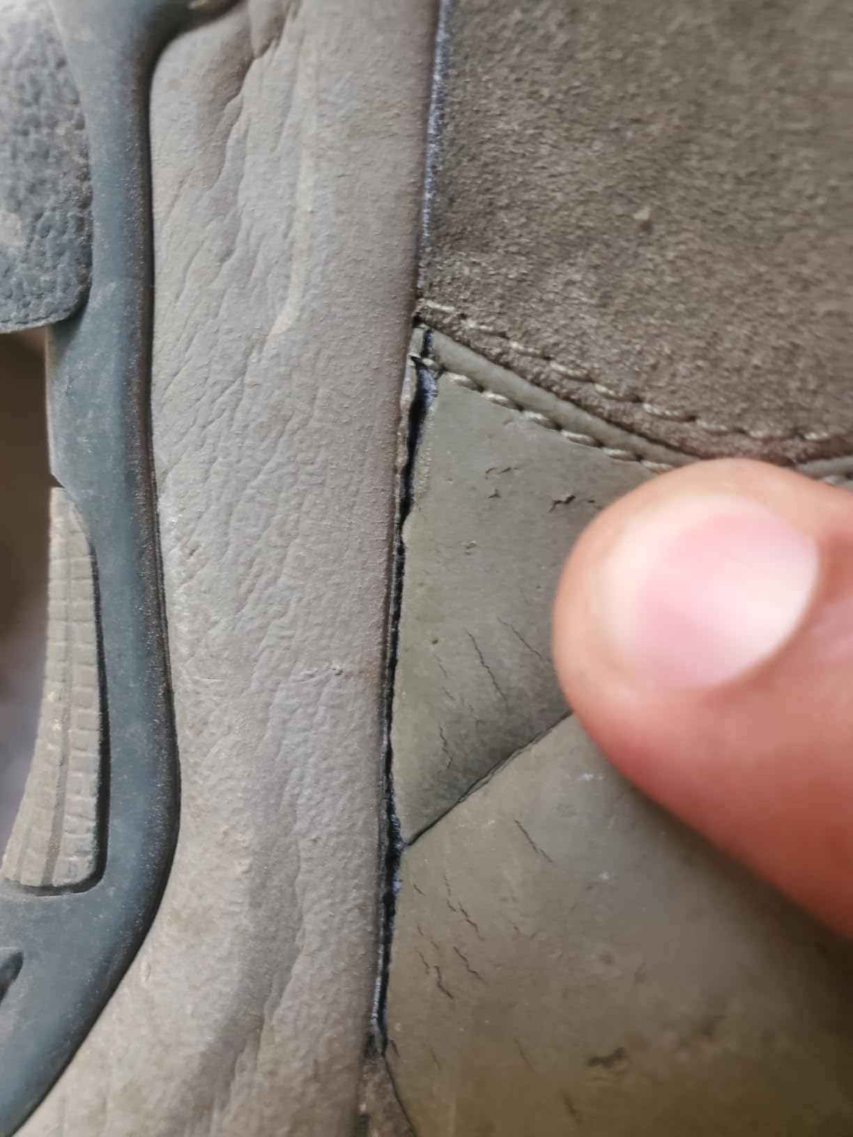 Columbia Men's Newton Ridge Plus II Suede Waterproof Hiking Boot customer photo 1