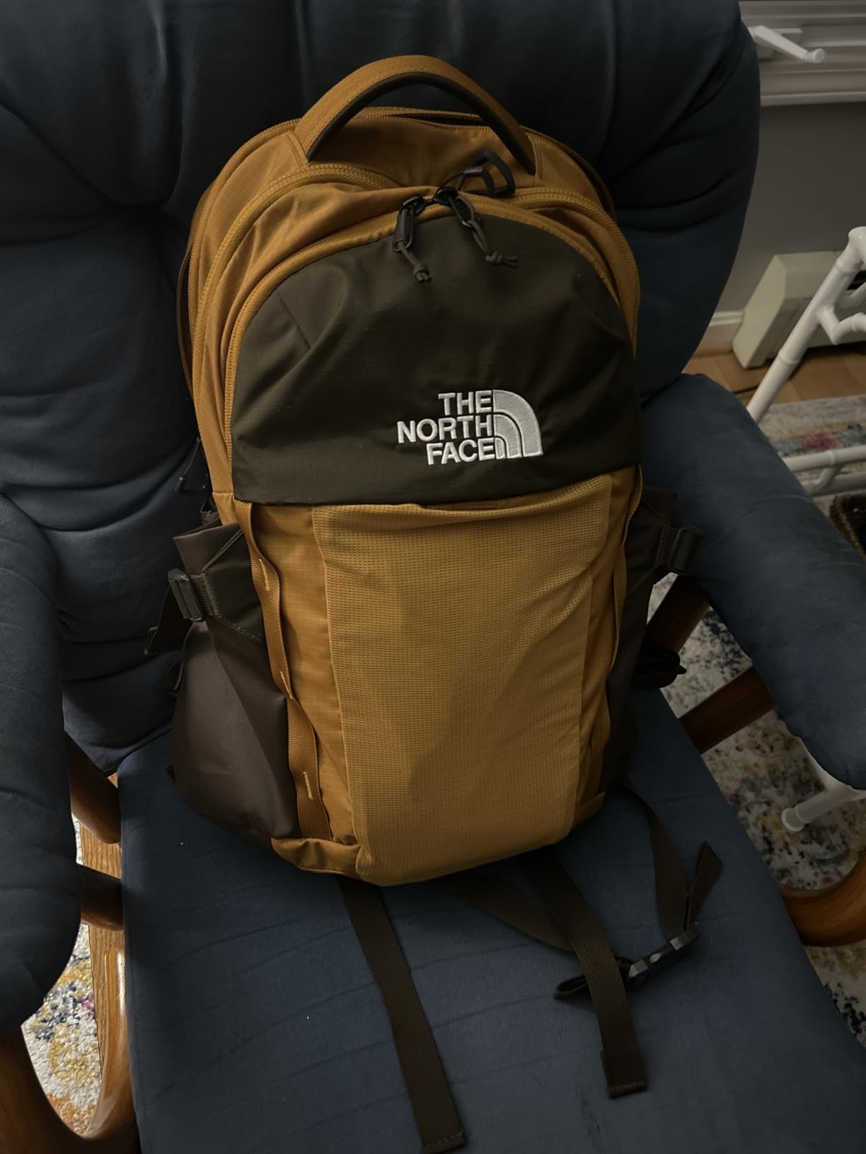 The North Face Recon Everyday Laptop Backpack, Blk/Blk-NPF, One Size | Daypack, Water Repellent, Laptop Sleeve, 2 Water Bottle Pockets customer photo 1