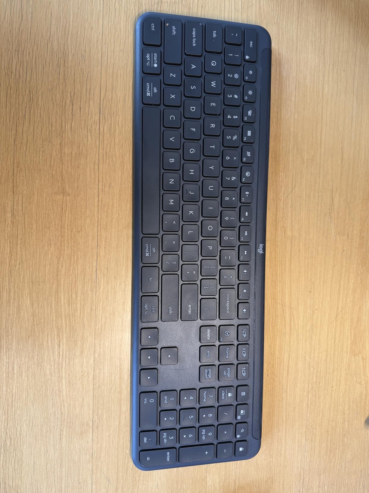 Logitech Signature Slim K950 Wireless Keyboard with Quiet Typing - Graphite customer photo 2
