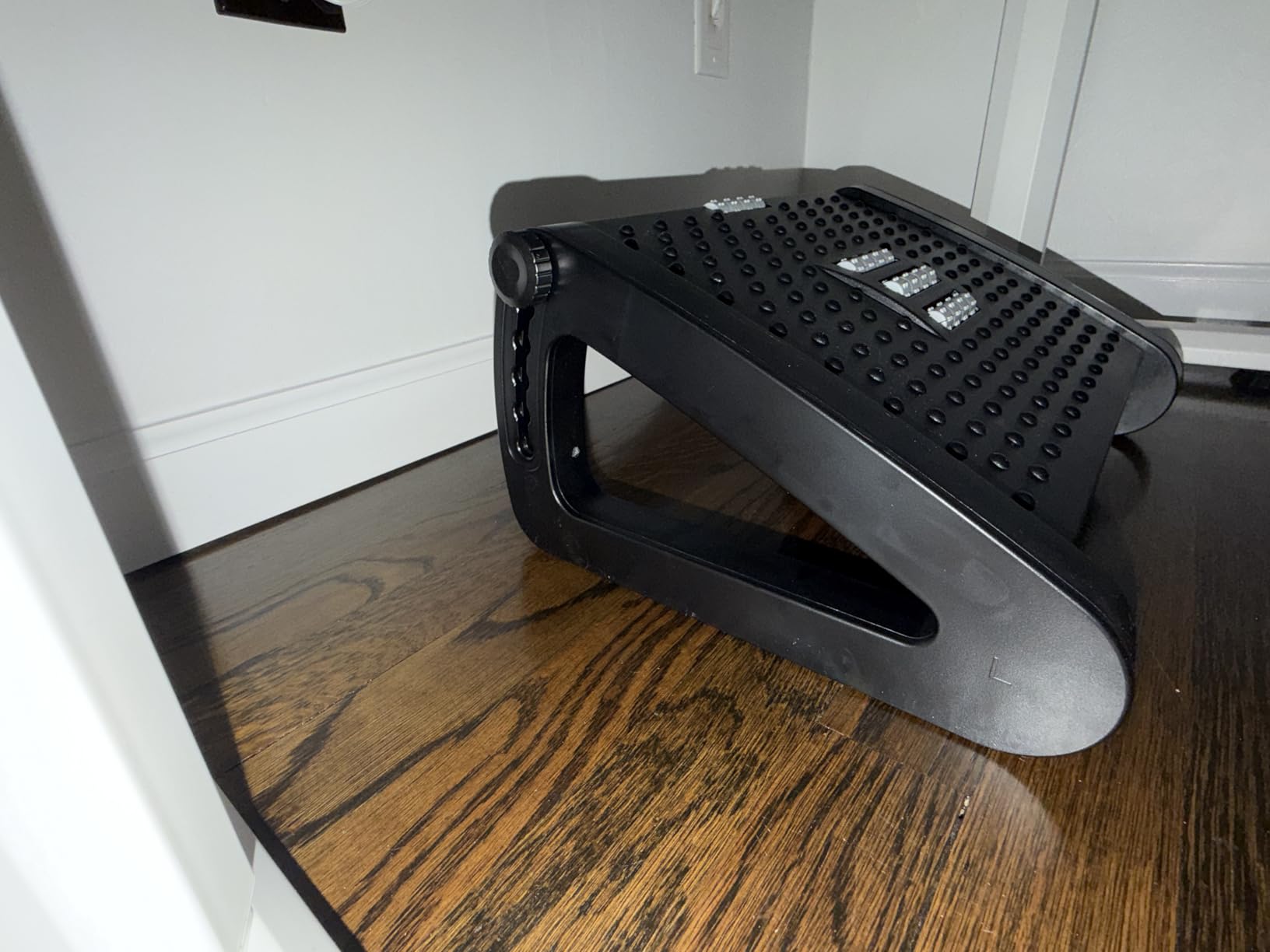 CasaZenith Foot Rest, Six Heights Adjustable Foot Rest Under Desk at Work - Ergonomic Foot Stool for Under Office Desk, Under Desk Footrest with Foot Massage Roller, Chair Footrest for Leg Rest - Black customer photo 2