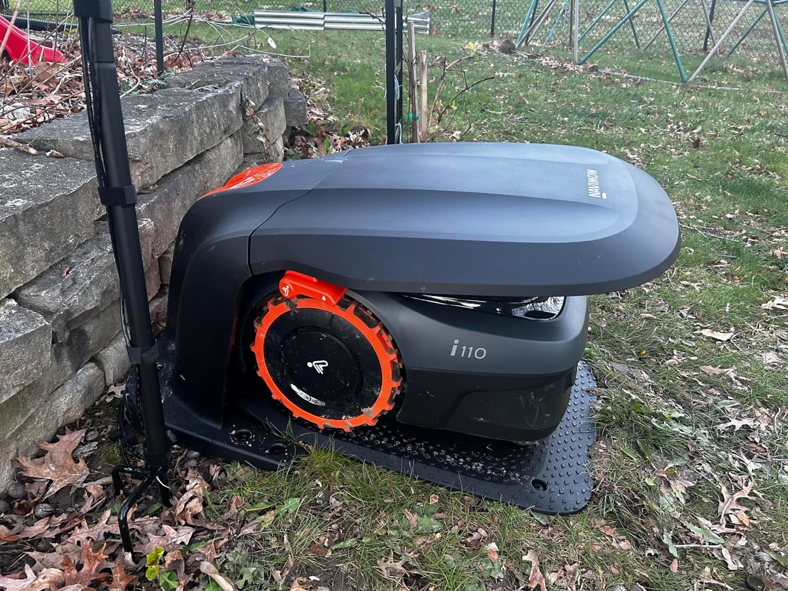 Segway Navimow i110N Robot Lawn Mower Perimeter Wire Free 1/4 Acre RTK+Vision Robotic Lawnmower, AI-Assisted Mapping, Virtual Boundary, APP Control, 58dB(A) Quiet, Multi-Zone Management customer photo 1