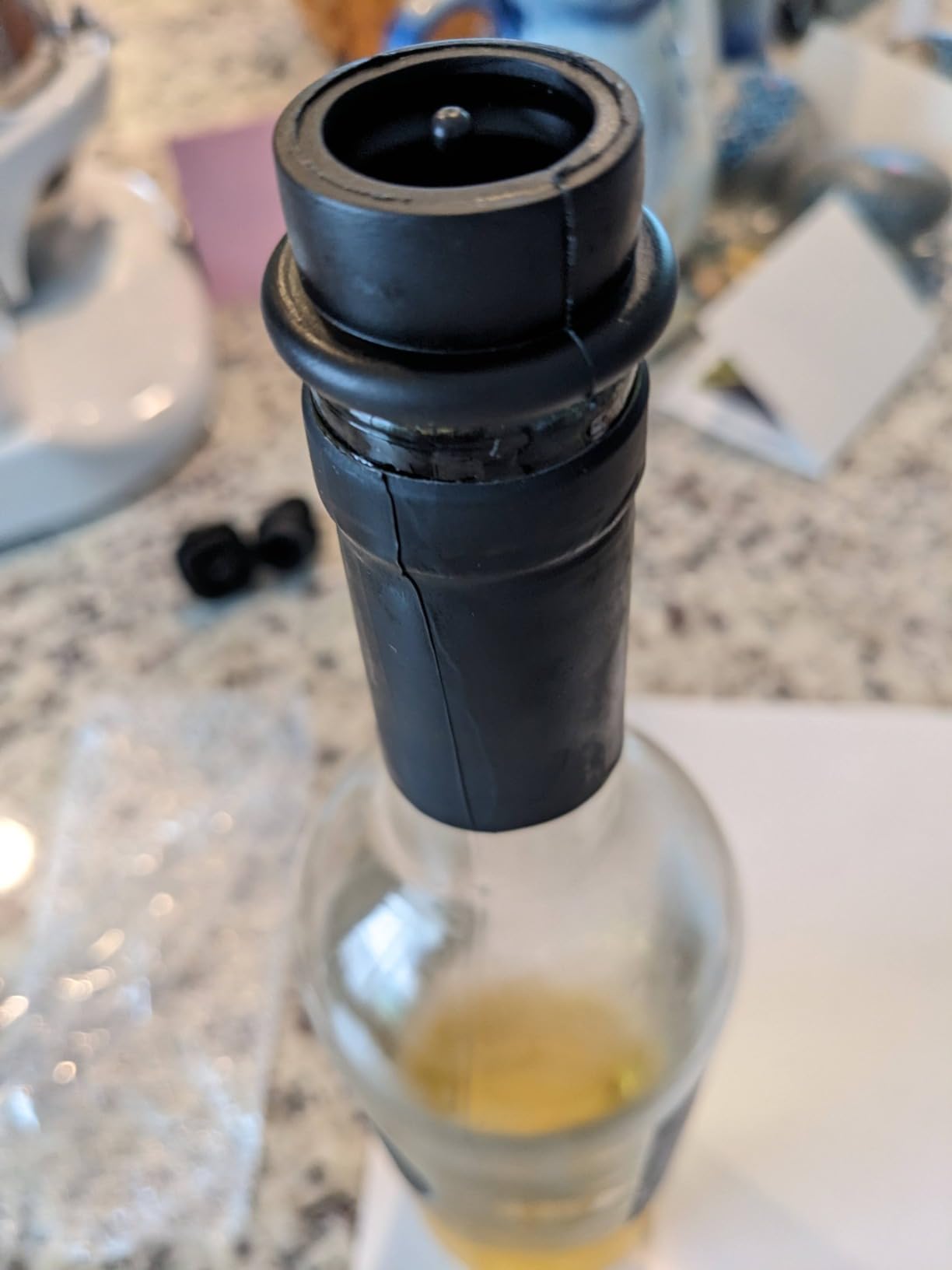 WOTOR Wine Saver Vacuum Pump with 4 Stoppers, Wine Stopper & Preserver, Reusable Bottle Sealer Keeps Fresh, Ideal Accessories Gift (Flat Handle) customer photo 1