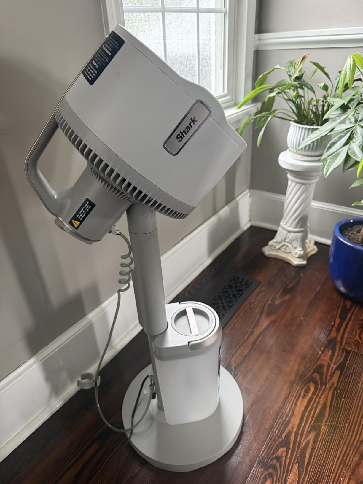 Shark FlexBreeze Pro Mist 2-in-1 Fan with Integrated Mist, Charcoal, FA302 | Corded/Cordless, Pedestal to Tabletop, up to 24-Hr Battery, up to 70 Ft of Power, 5 Speeds, with Integrated Misting Tank customer photo 1