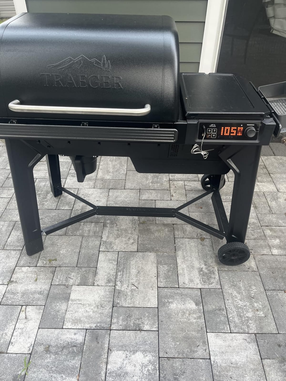 Traeger Woodridge Wood Pellet Grill & Smoker, 860 Sq. In., WiFi customer photo 1