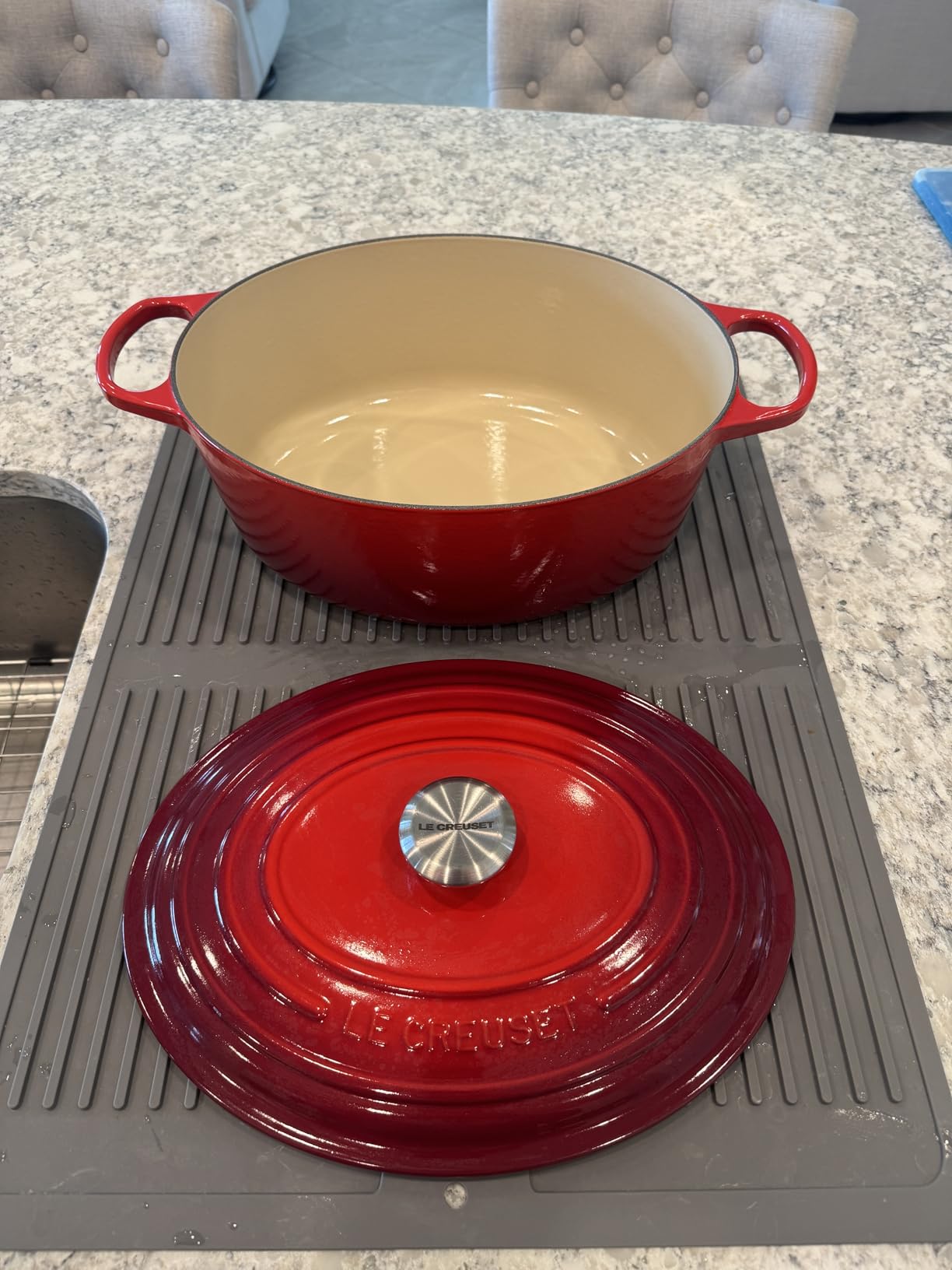 Le Creuset Enameled Cast Iron Signature Oval Dutch Oven, 8 qt., White customer photo 1