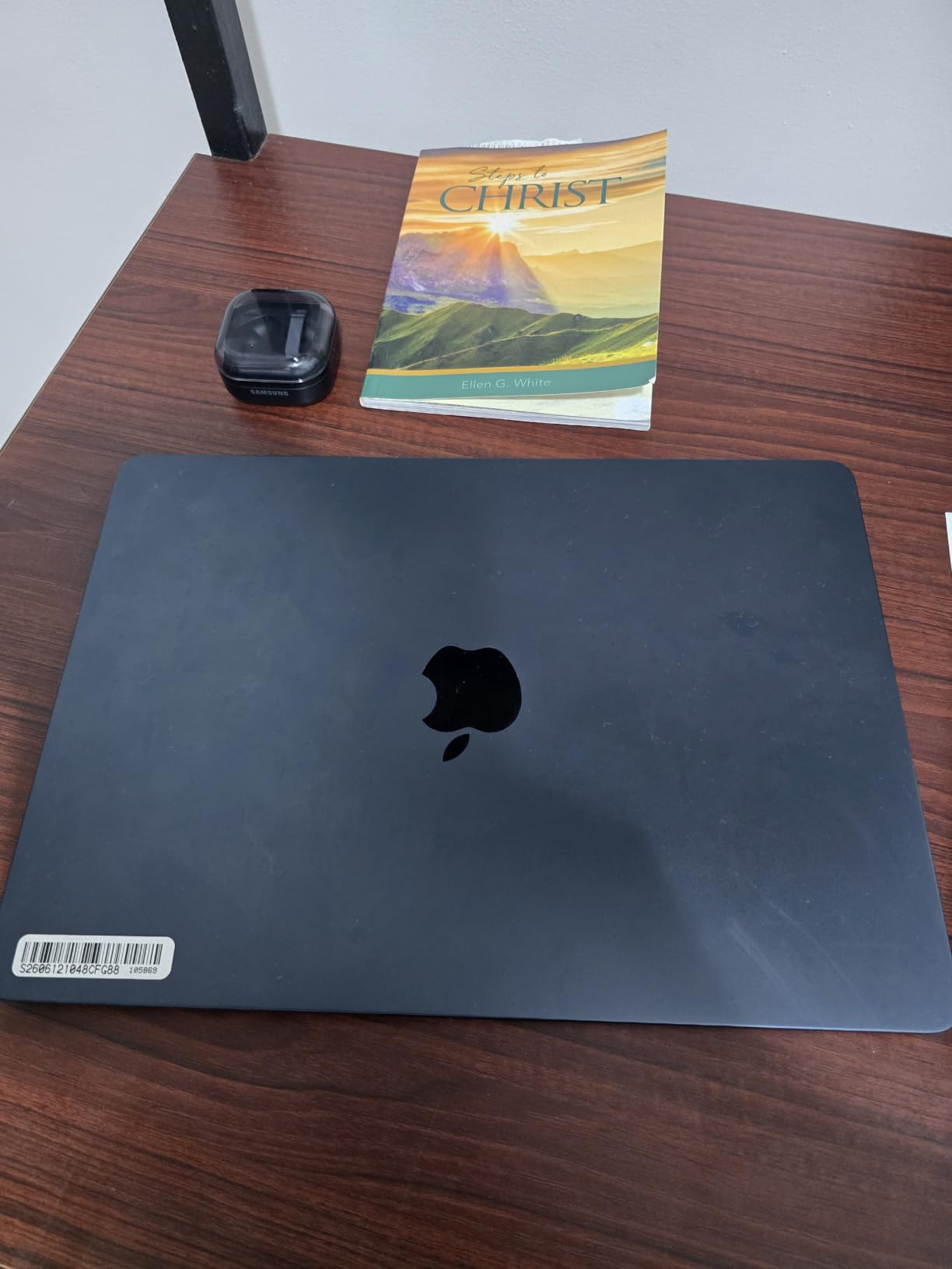 Apple 2024 MacBook Air with M3 chip, 13-inch, 16GB Ram, 256GB SSD Midnight QWERTY English (Renewed) customer photo 1