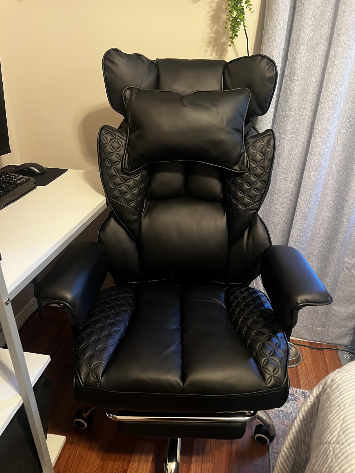 GTPLAYER Big and Tall Gaming Chair 400lbs Heavy Duty Office Chair with Foot Rest & Ergonomic Pocket Spring Lumbar Support, High Back 3D Saddle Shaped Cushion for Back Pain Relief, Matte-Black customer photo 2