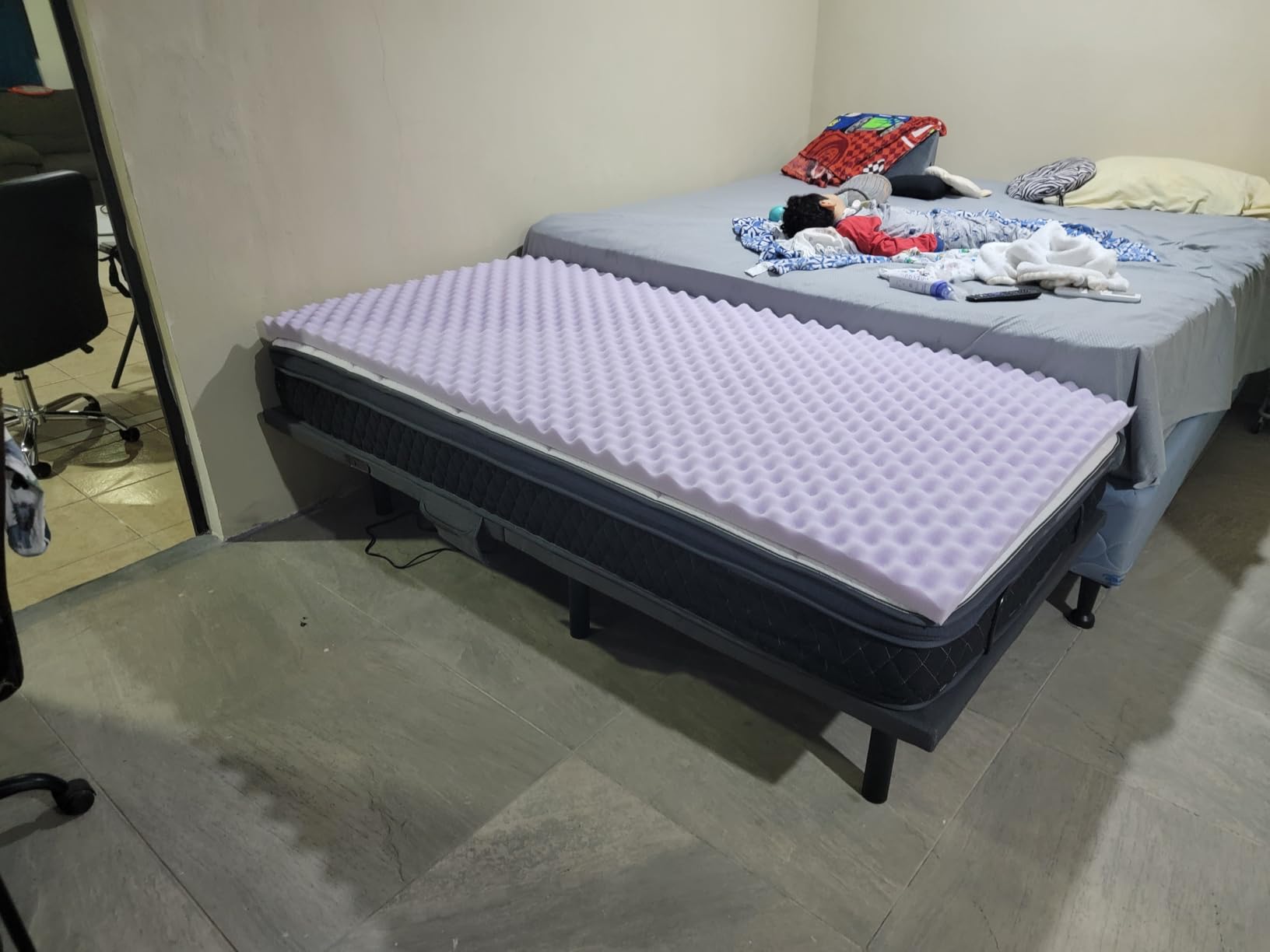 Pipishell Twin XL Adjustable Bed Frame, Electric Bed Base with Head & Foot Incline, USB-A & USB-C Ports, LED Under-Bed Lighting, 4 Leg Height Options customer photo 1