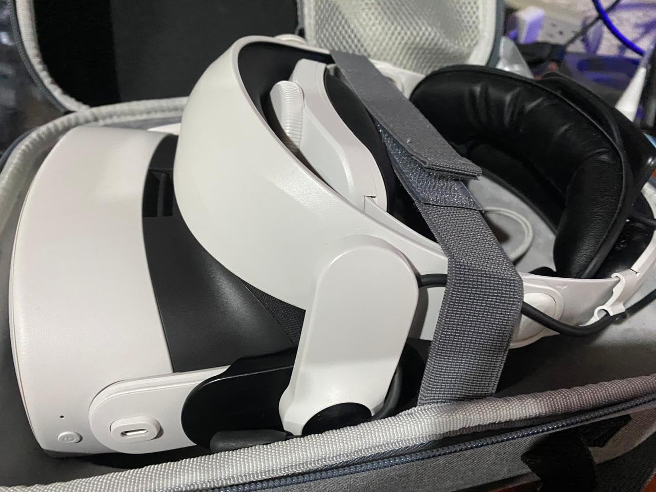 Quest 3S 128GB | VR Without Wires - Gorilla Tag Cardboard Monkenaut Bundle - Amazon Exclusive customer photo 1