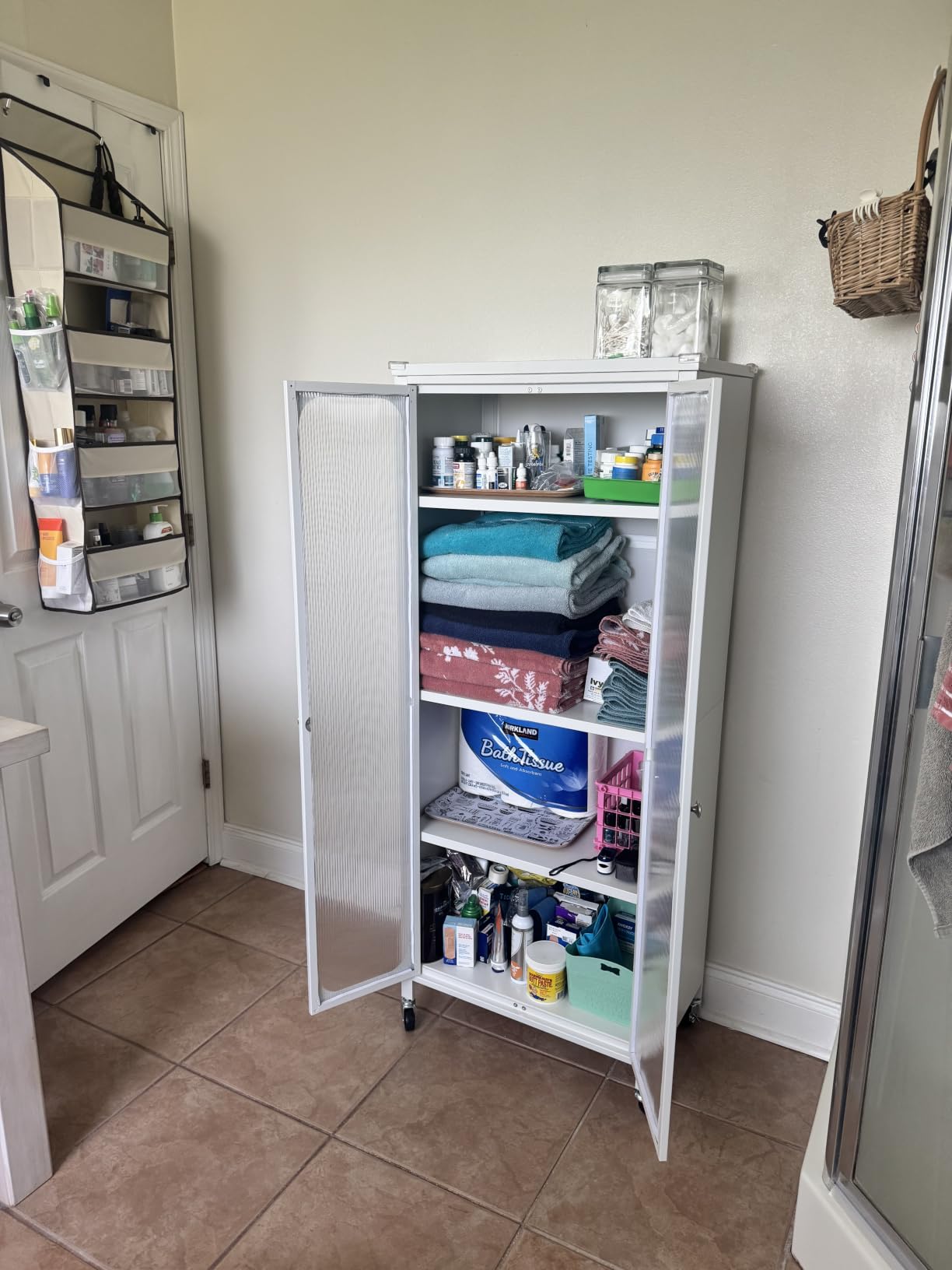 GIANTEX Bookcase with Doors, 58