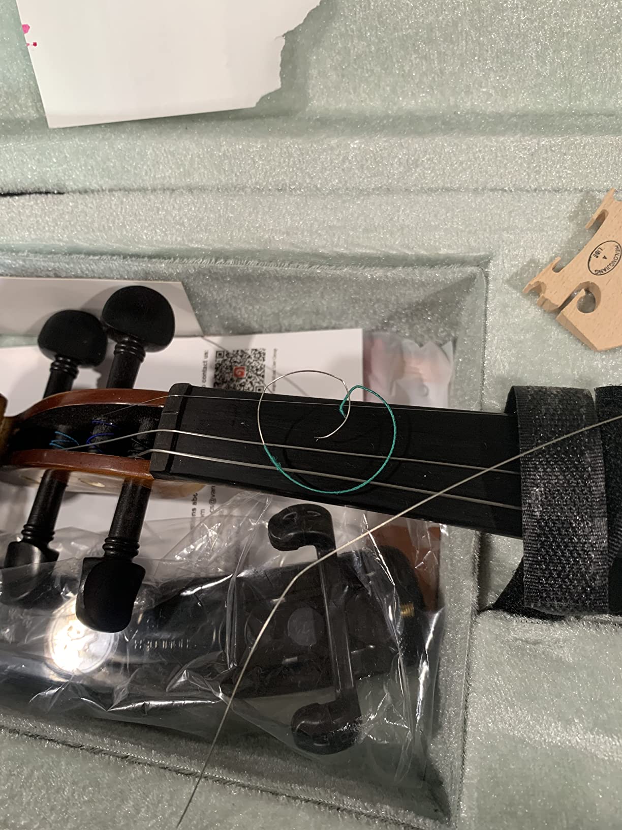 Vangoa Violin 4/4 Full Size Set, Handcrafted Entry Level Acoustic Violin Set with Lightweight Hard Case, Suitable for Beginners, Teens, 12+, Adults, Right Handed Players customer photo 2