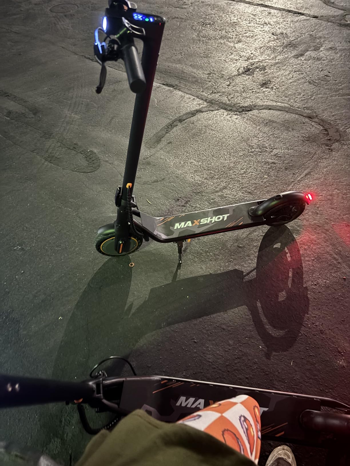Maxshot Electric Scooter, 350W/500W Powerful Motor, 19-22 MPH Max Speed, 15-28 Miles Range, Foldable escooter with Dual Braking Systems, Smart APP customer photo 1