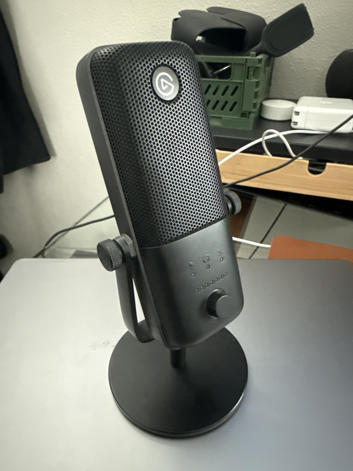 Elgato Wave:3 MK.2 USB Condenser Microphone - DSP Effects, ClipGuard 2.0 protection, Auto Gain calibration, Onboard voice enhancer, compressor, EQ, Multifunction dial, USB-C customer photo 2