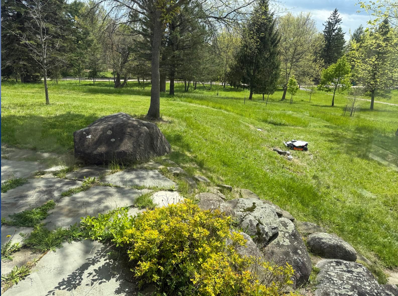 Mammotion LUBA 3 AWD 3000H Robot Lawn Mower with Garage | 360 LiDAR+NetRTK+AI Vision, Wire Free for 0.75 Acre, AWD for 80% Slopes, 30 Multi-Zone Management, Cutting Height 2.2-4.0 customer photo 1