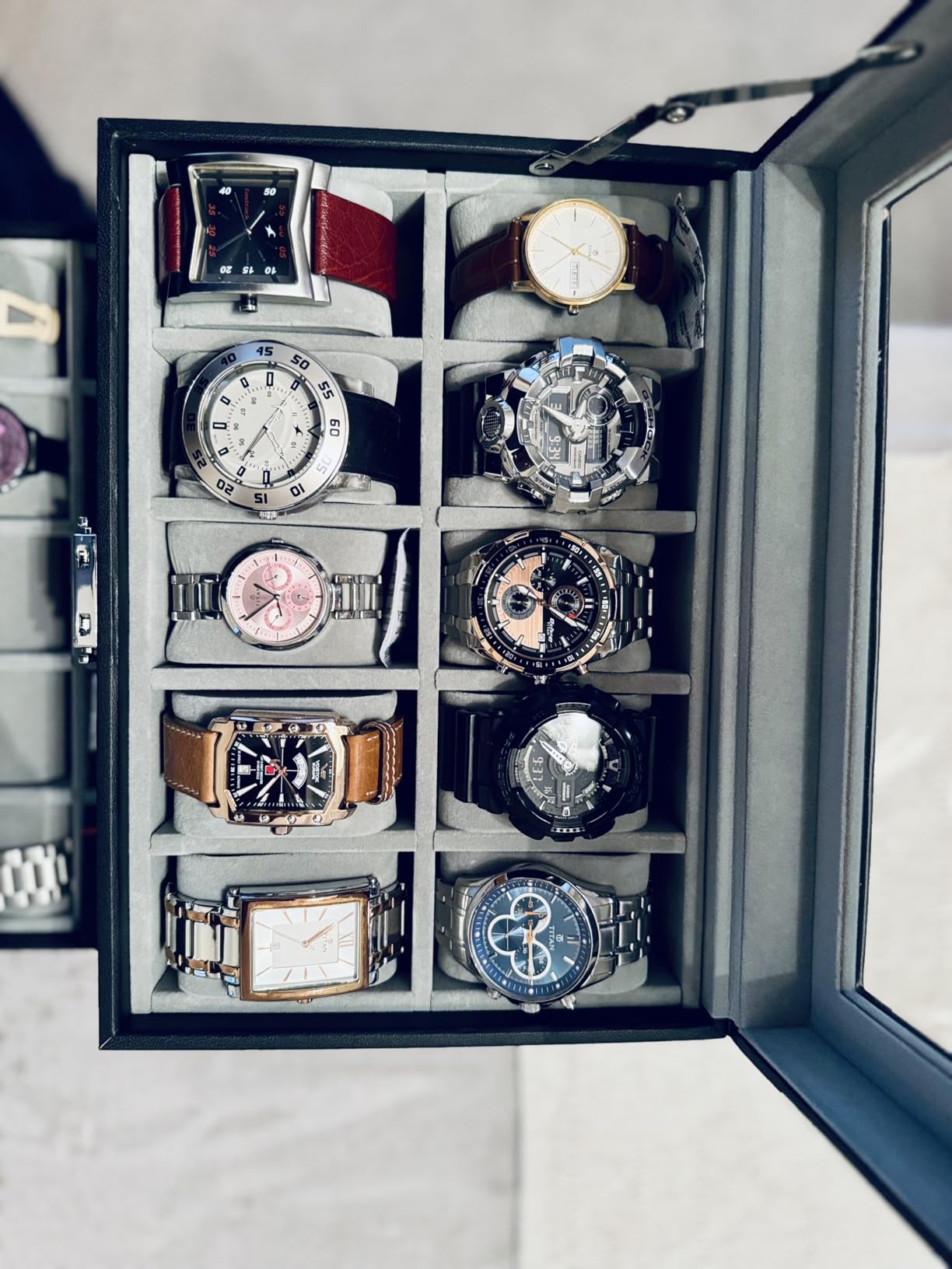 SONGMICS Watch Box, 20-Slot Watch Case Organizer, Coffee Brown | Large Glass Lid, Removable Pillows, Metal Lock, Gift for Loved Ones, Coffee Brown Synthetic Leather customer photo 1