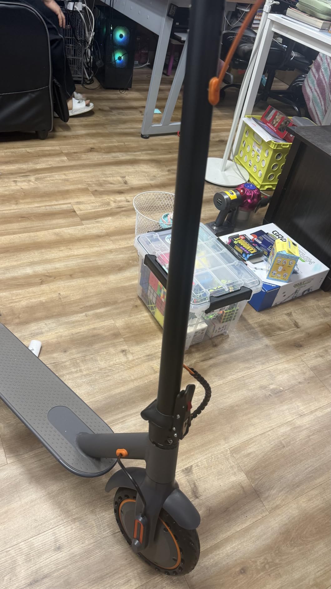 WERHY Electric Scooter, 500W/350W Powerful Motor & 19/22 MPH Top Speed, 16/25 Miles Range, Folding E Scooter with Dual Braking for Teens and Adults customer photo 1