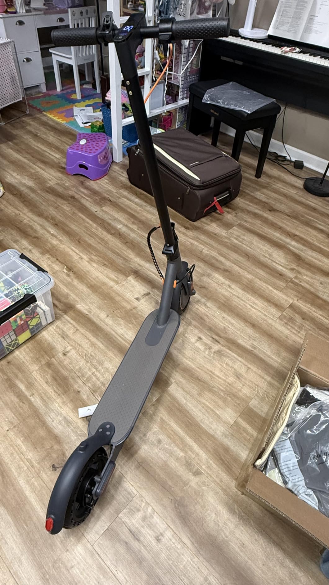 WERHY Electric Scooter, 500W/350W Powerful Motor & 19/22 MPH Top Speed, 16/25 Miles Range, Folding E Scooter with Dual Braking for Teens and Adults customer photo 2