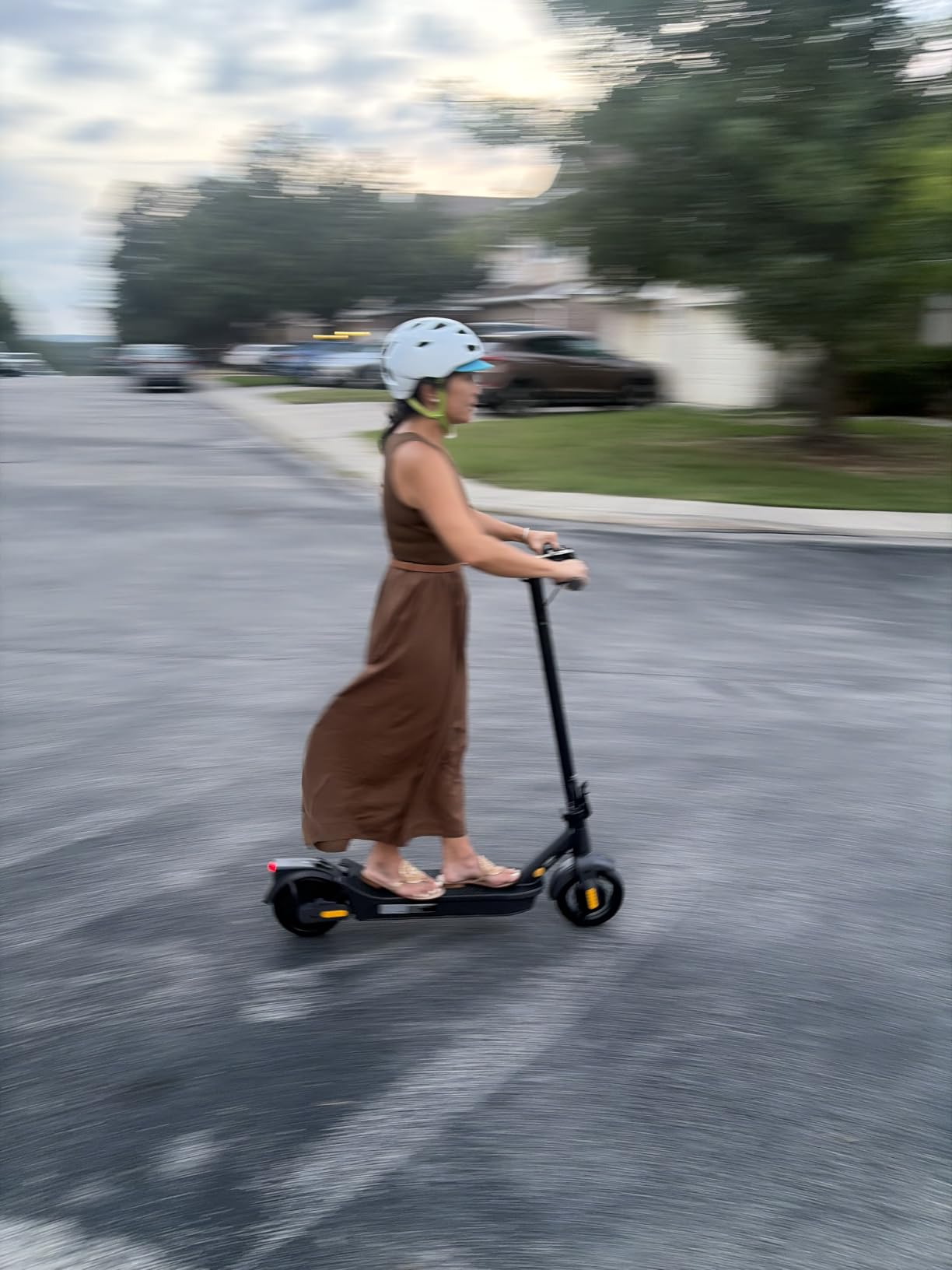 Electric Scooter for Adults Peak 600W 15-20MPH 15-25Miles Long Range, Foldable Commuter E-Scooter with Dual Suspension, UL Certified, APP Control customer photo 2