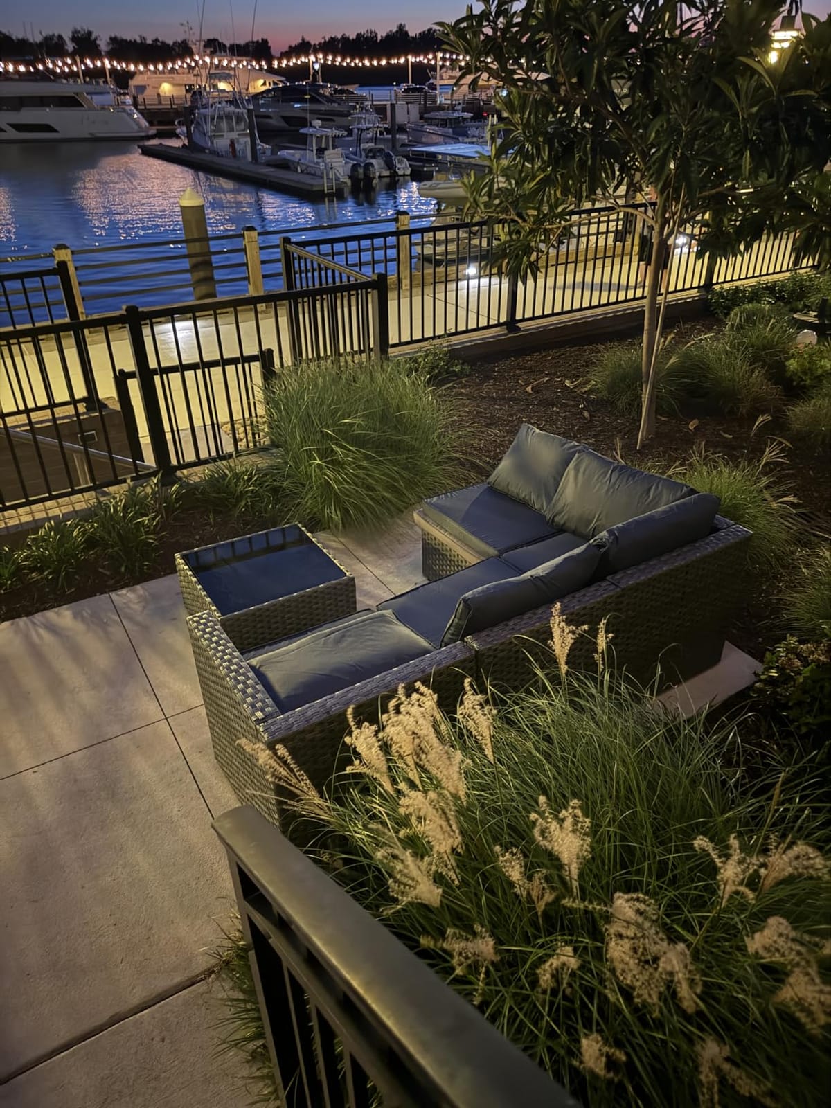 Vongrasig 5 Pieces Outdoor Sectional Furniture, All-Weather Rattan Patio Furniture Set, Wicker Patio Sectional Couch with Cushion, Glass Table, Navy Blue customer photo 1