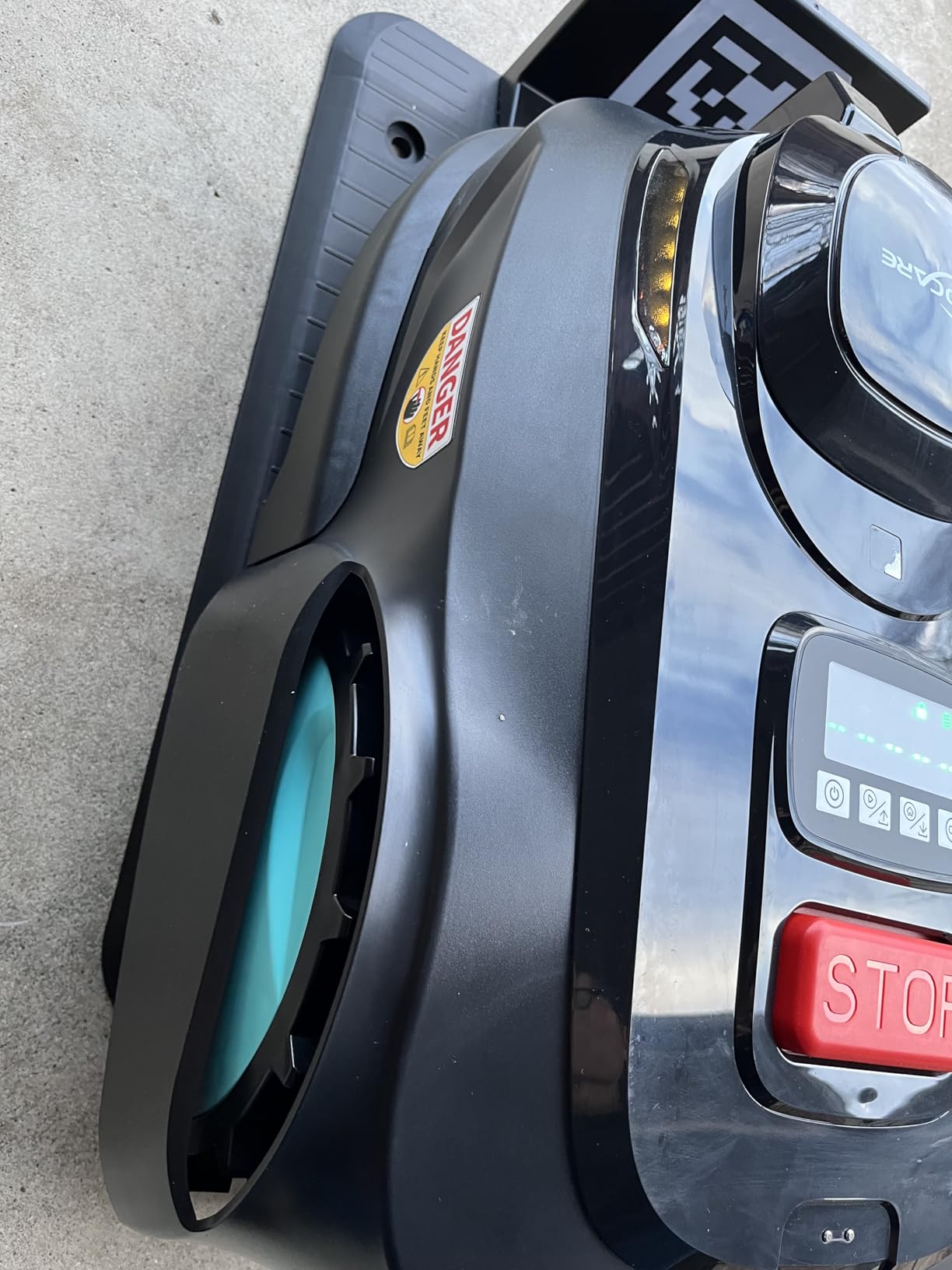 2026 New YARDCARE N1600 PRO Robotic Lawn Mower, RTK+3D Vision Wireless Auto Mower Without Boundary Wire, Smart APP Multi-Zone Scheduled Line Cutting Robot Lawn Mower for Lawns Max 0.4 Acre customer photo 1