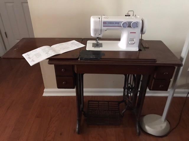 Janome 712t Treadle Sewing Machine, 10 Stitches and 4 Step Buttonhole customer photo 2