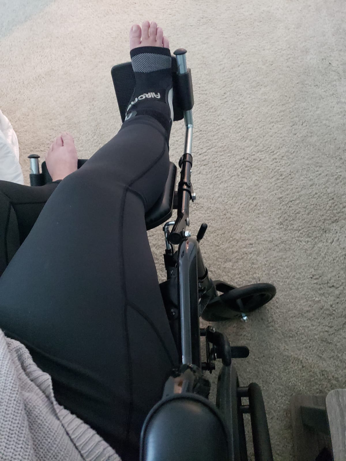 Drive Medical SSP220DDA-ELR Silver Sport 2 Transport Wheelchair, Black customer photo 1