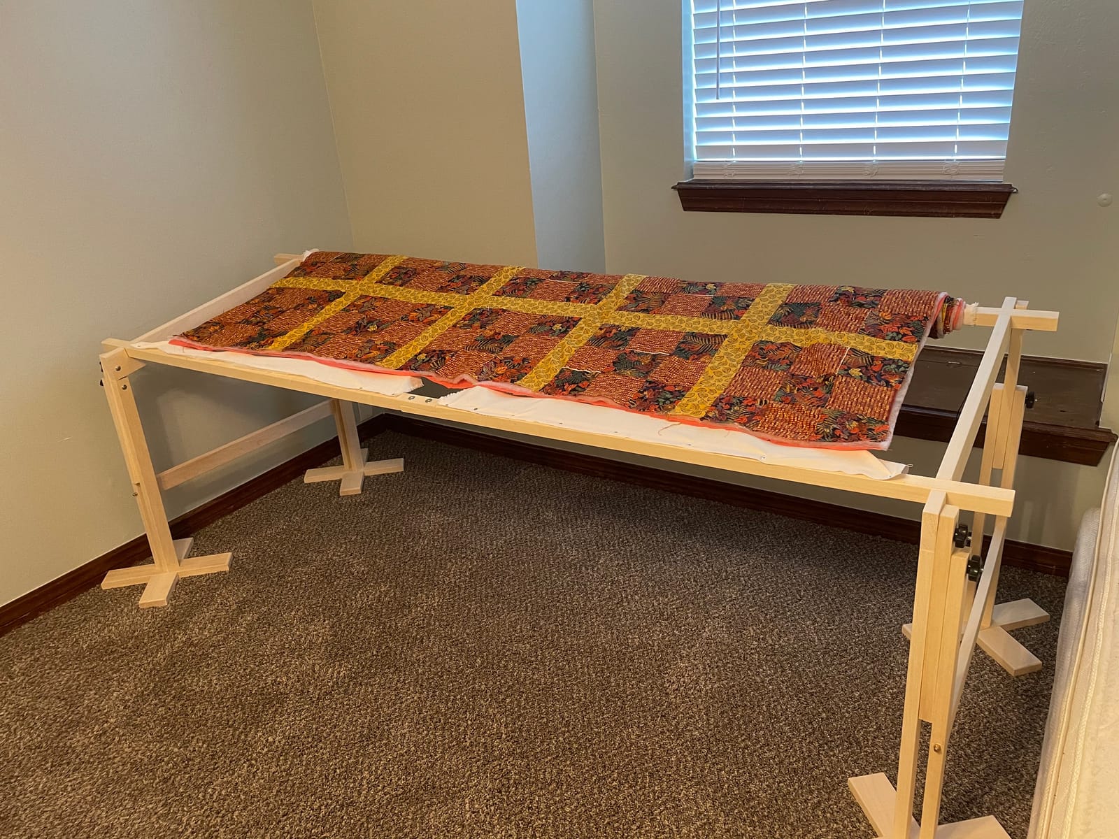 EDMUNDS Frank A. Edmunds American Legacy Full Size Quilt Frame, 5560-G customer photo 1