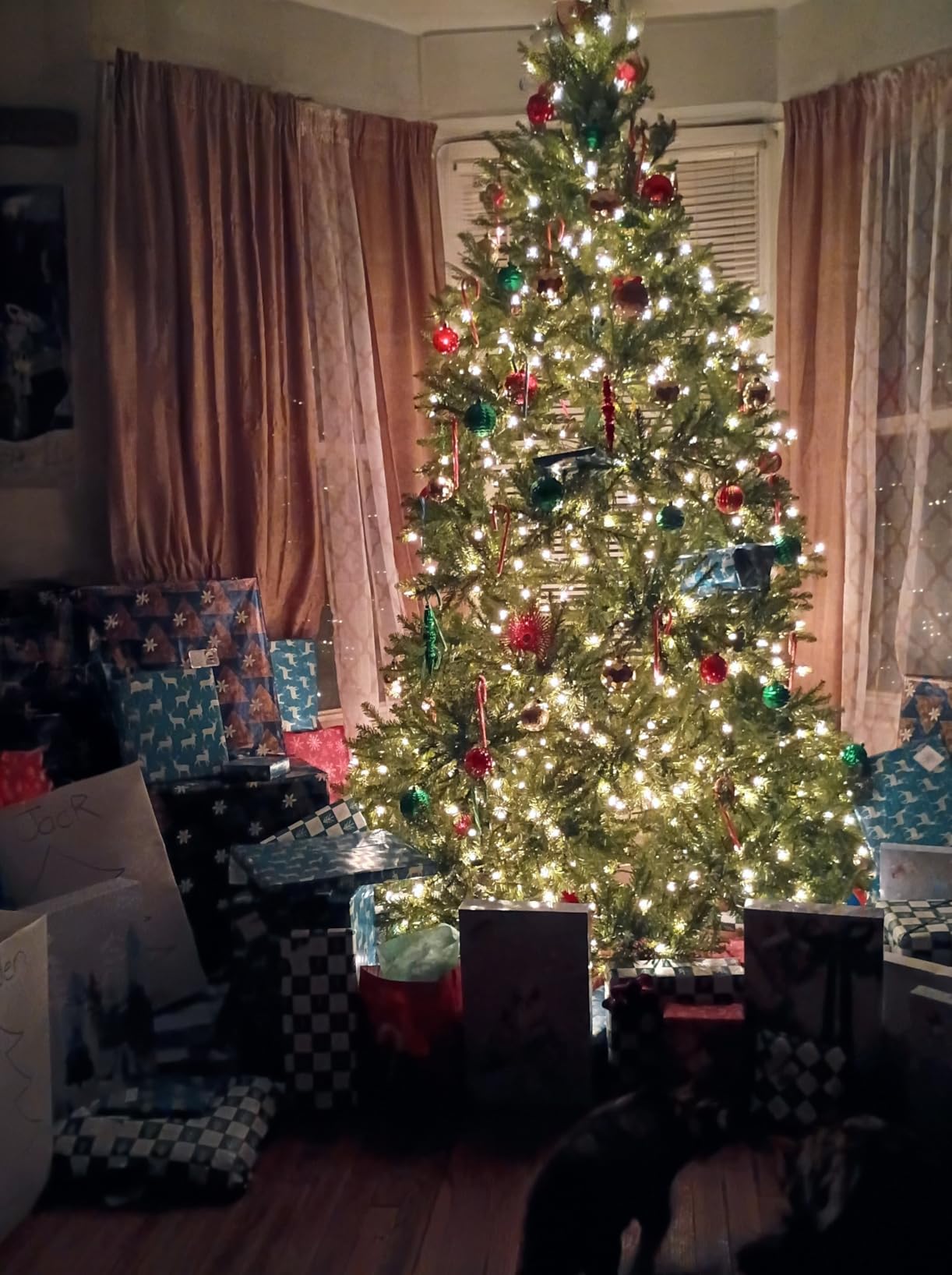 National Tree Company 6.5ft Pre-Lit Dunhill Fir Artificial Christmas Tree customer photo 1