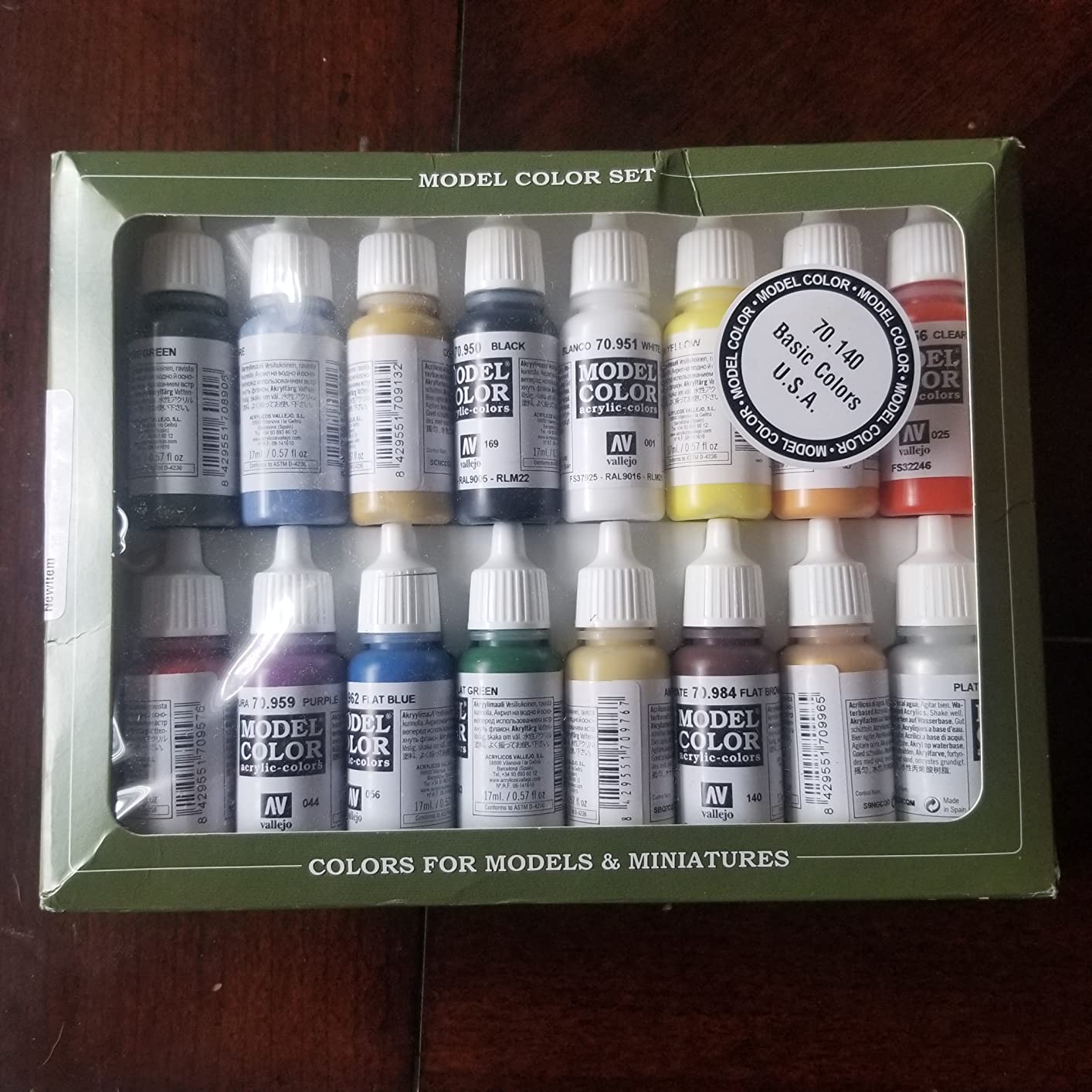 Vallejo - Basic Colors USA Acrylic Paint Set | Model Color | Figure Color Series Historical Miniature Kit to Achieve Historical Accuracy with Artist-Grade Pigments | 16 Bottles x 18 ml (0.60 fl.oz.) customer photo 2