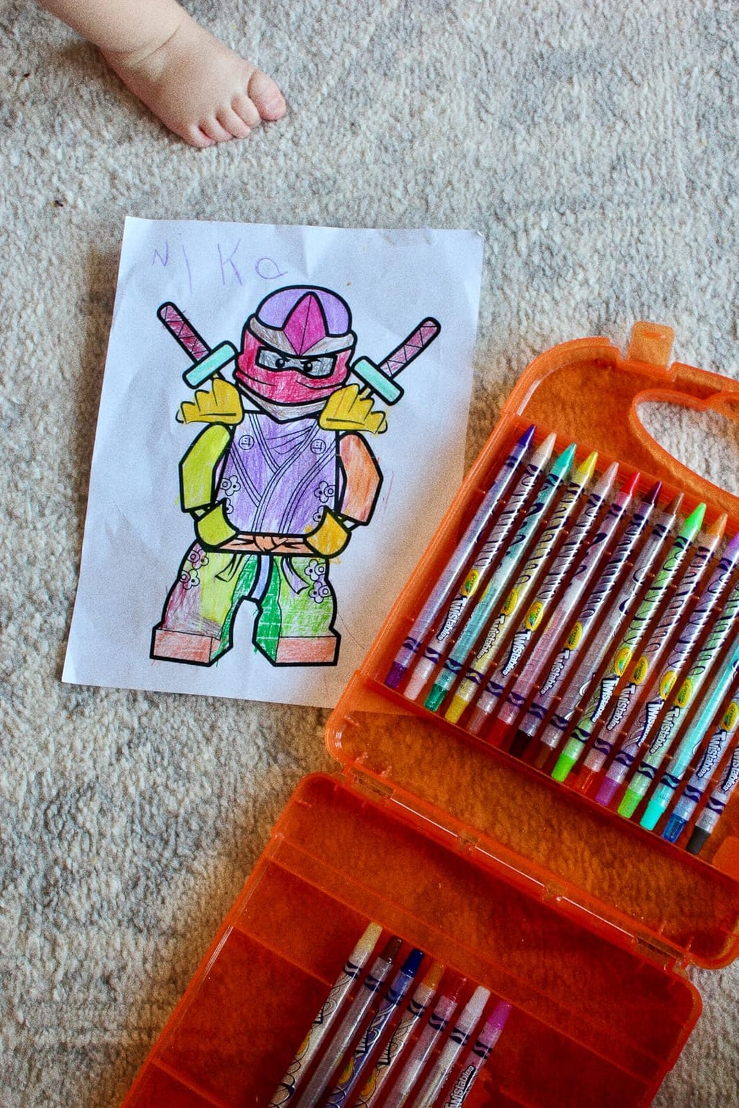 Crayola Twistables Colored Pencils Set 65 pieces (25 pencils + 40 paper sheets), Kids Drawing Kit, Portable Art Case, Kids Colored Pencils, Coloring Supplies, Gifts. customer photo 1