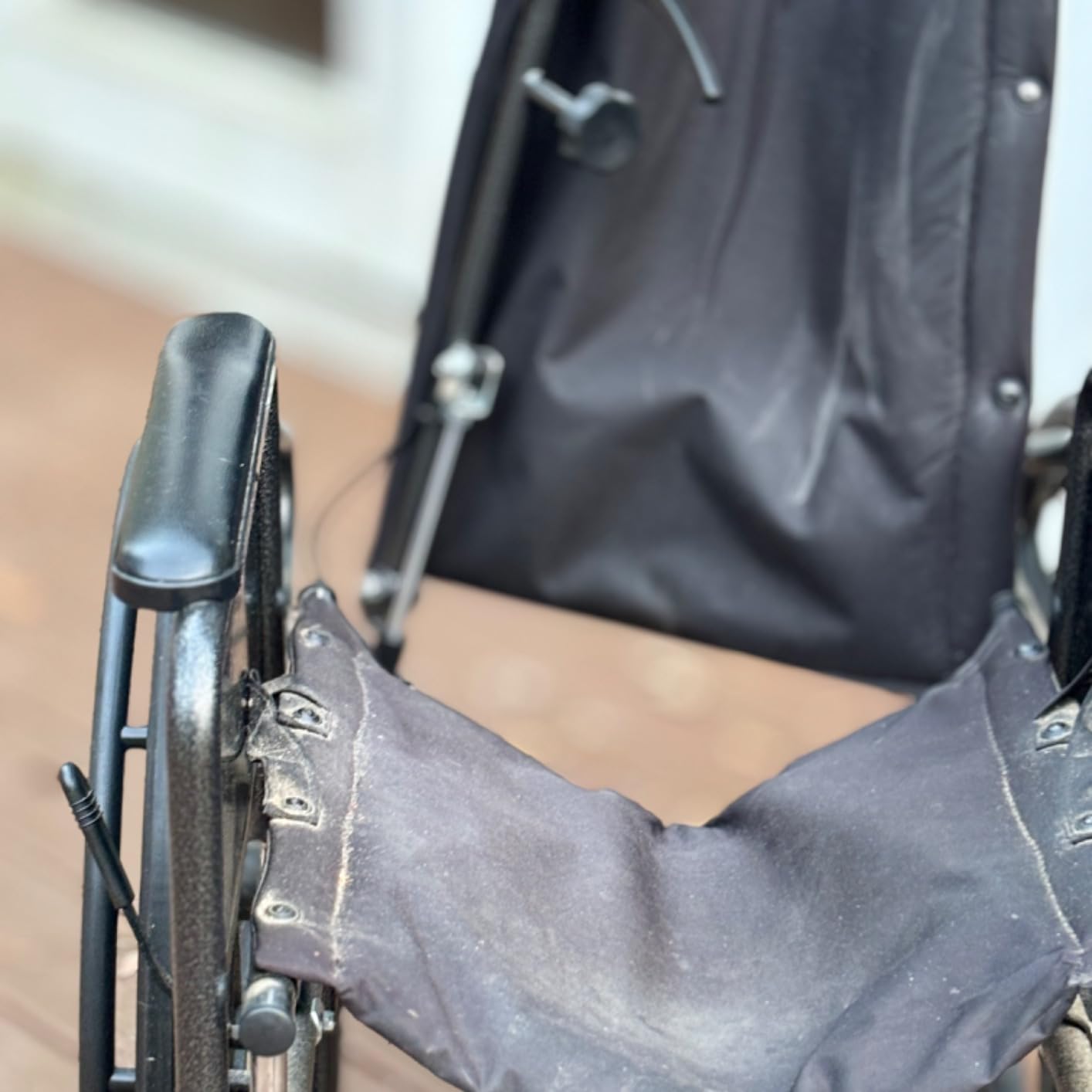HEALTHLINE Reclining Transport Wheelchair – 18