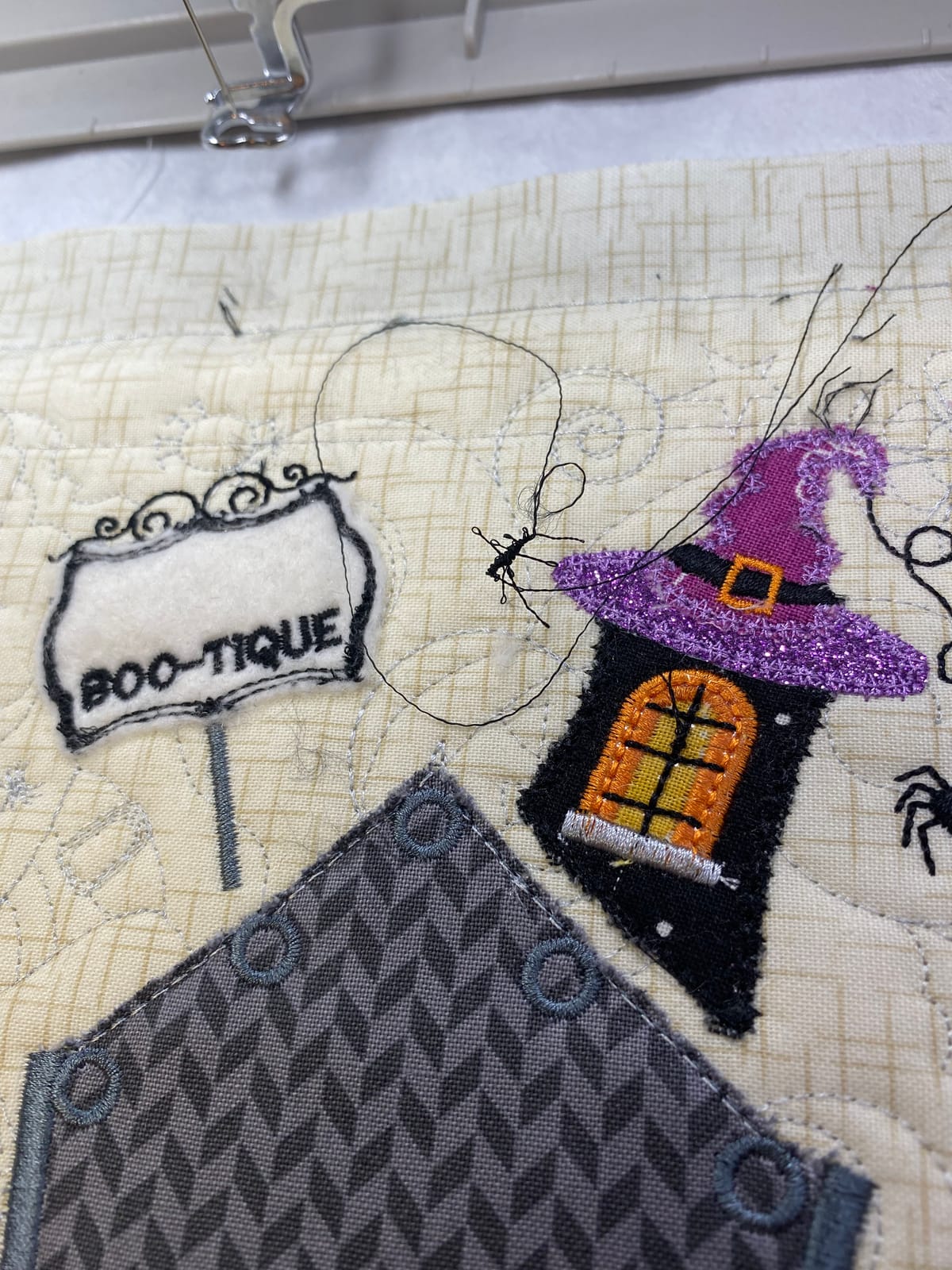 Isacord Embroidery Thread, Black Thread 5000M color 0020 customer photo 2