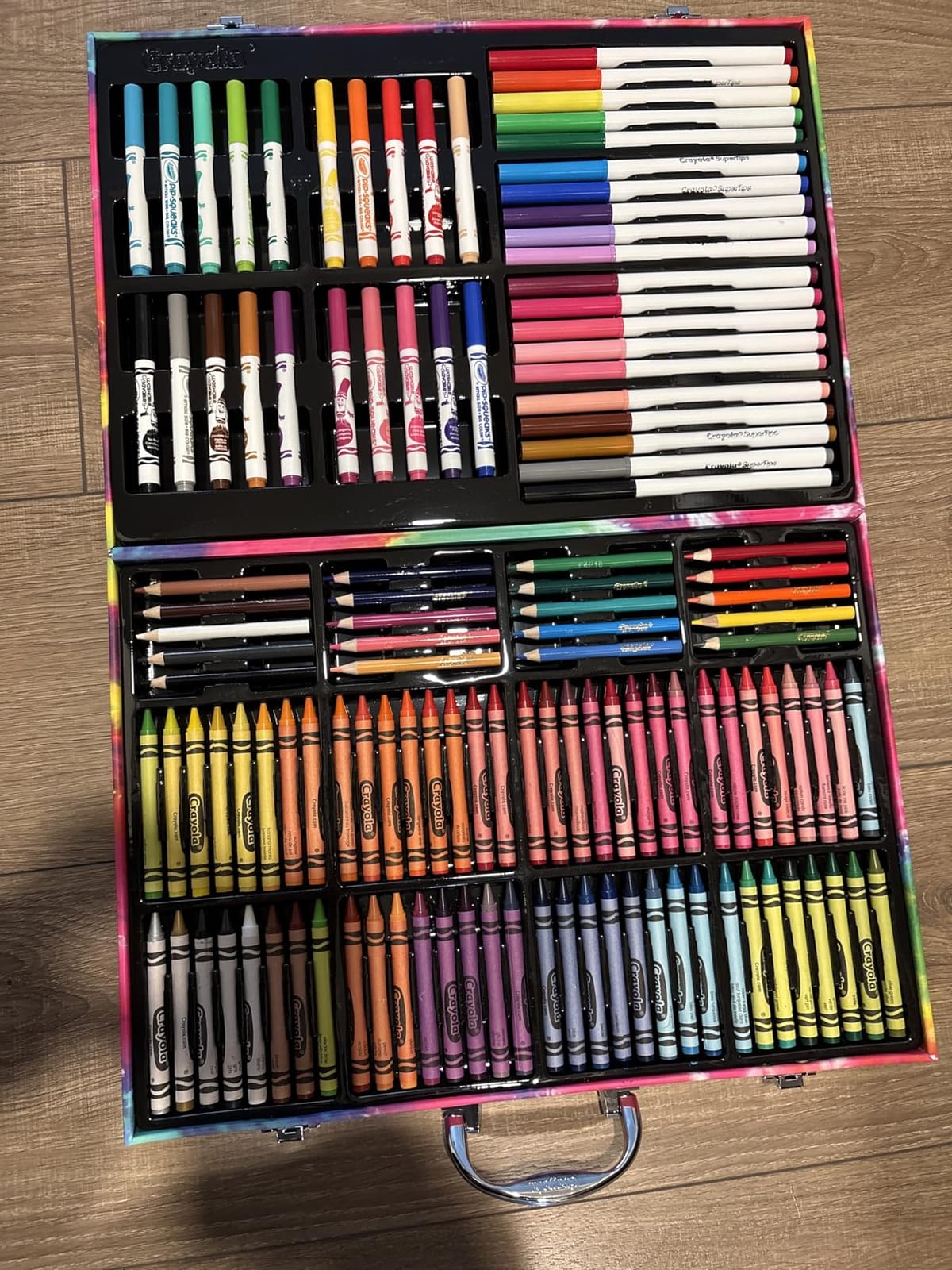 Crayola Inspiration Art Case Coloring Set - Tie-Dye (140ct), Art Supplies Set For Kids, Travel Drawing Kit, Gift for Girls & Boys, Ages 5+ [Amazon Exclusive] customer photo 1