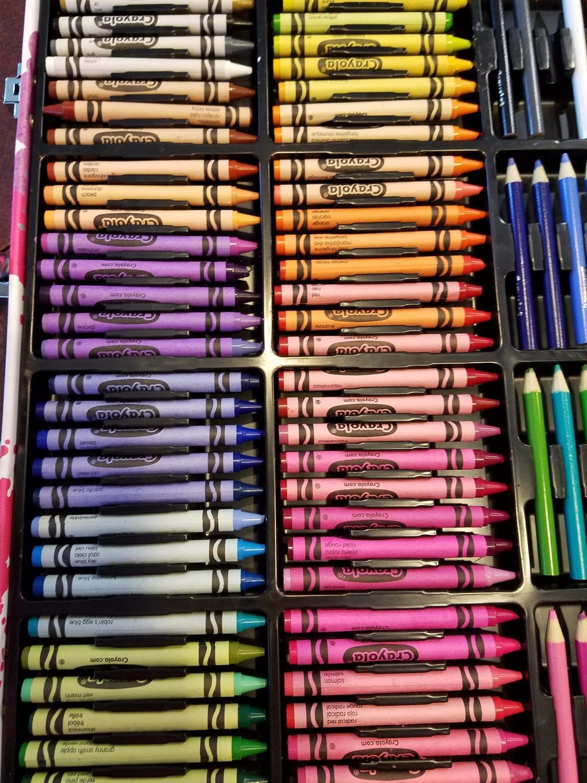 Crayola Inspiration Art Case Coloring Set - Tie-Dye (140ct), Art Supplies Set For Kids, Travel Drawing Kit, Gift for Girls & Boys, Ages 5+ [Amazon Exclusive] customer photo 2