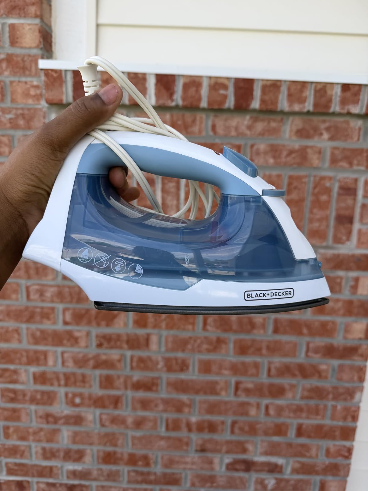 BLACK+DECKER Steam Iron for Clothes with Auto Shutoff & TrueGlide Soleplate customer photo 2