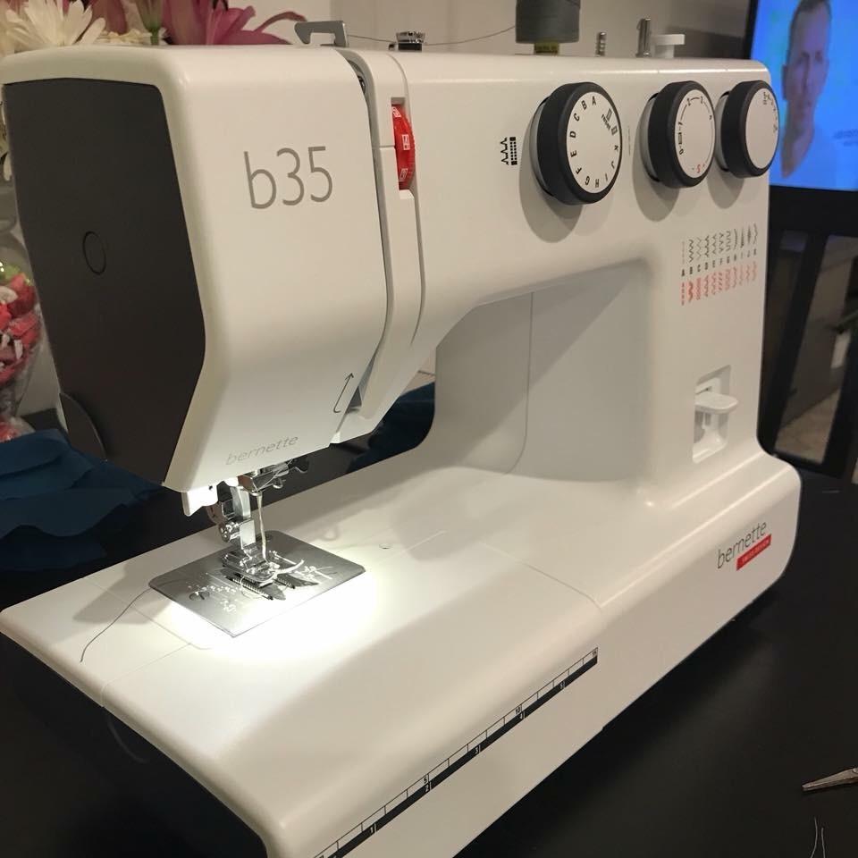 Bernette B35 Sewing Machine Swiss Design with 23 Stitches, 7 Presser Feet, Automatic Buttonhole, Quilting, Heavy-Duty Build, LED Light, Portable customer photo 1