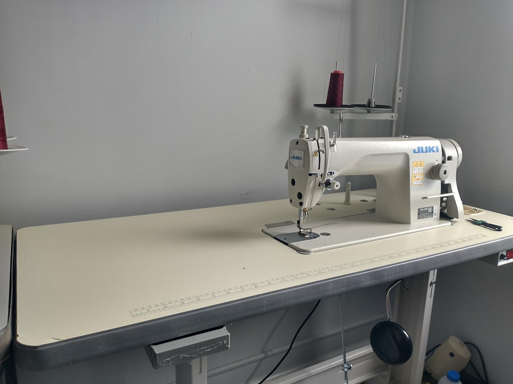 Juki DDL8700 LockStitch Industrial Sewing Machine,Table,Servo Motor,Lamp. Not Assembled customer photo 1