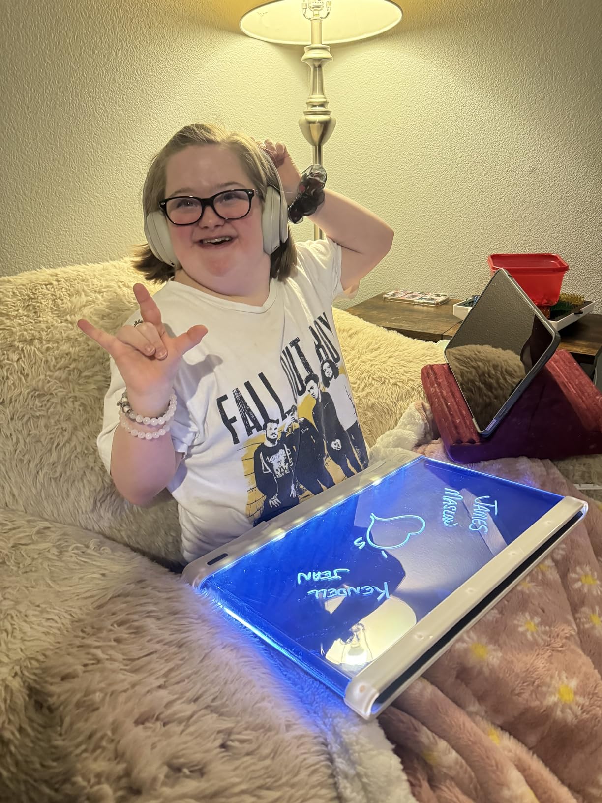 Crayola Ultimate Light Board - White, Kids Drawing Tablet, Gifts for Kids, LED Drawing Board, Sketching Art Projector, Toys for Boys & Girls, 6+ customer photo 2