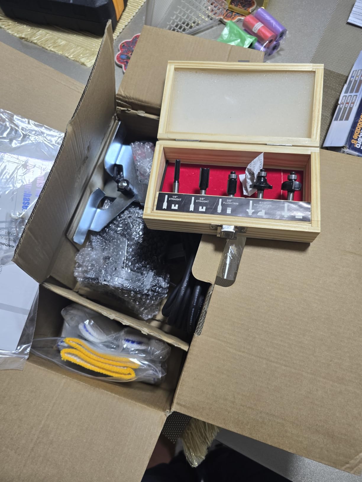 AVID POWER 6.5 Amp 1.25 HP Compact Router Tools for Woodworking, Fixed Base Wood Router with Trim Router Bits, 6 Variable Speeds, Edge Guide, Roller Guide, Dust Hood (Red, 65mm) customer photo 1