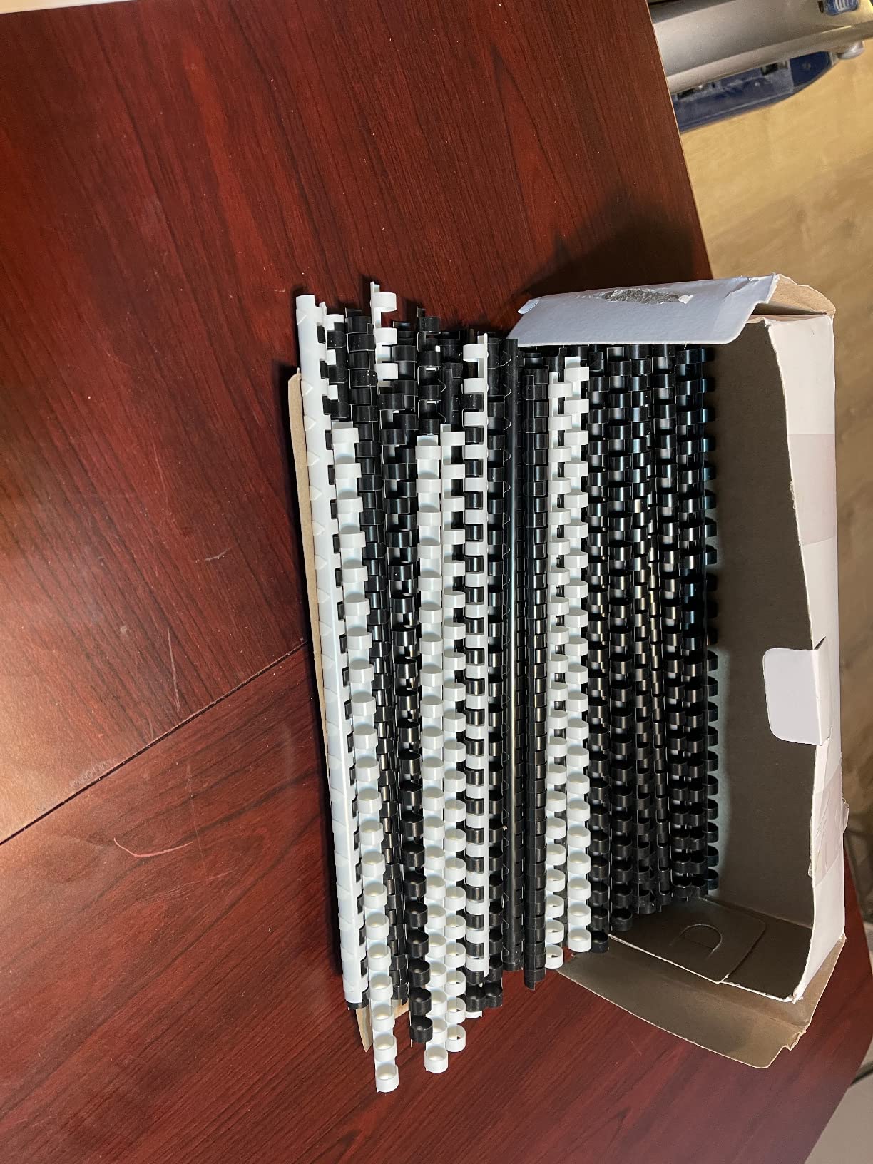 FLKQC 21 Hole Comb Binding Machine with 100PCS 3/8'' Plastic Comb Spines customer photo 2
