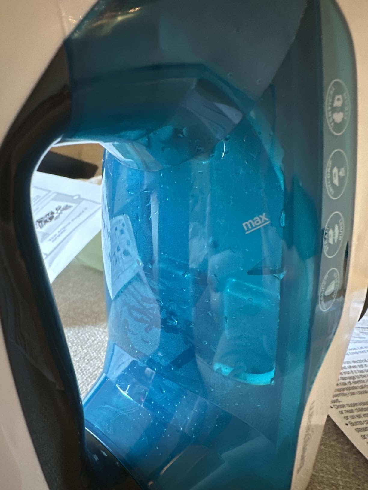 BLACK+DECKER Easy Steam Iron for Clothes with SmartSteam Technology | SmartSteam iron with stainless soleplate, anti-drip system and vertical steam for smooth wrinkle removal. customer photo 1