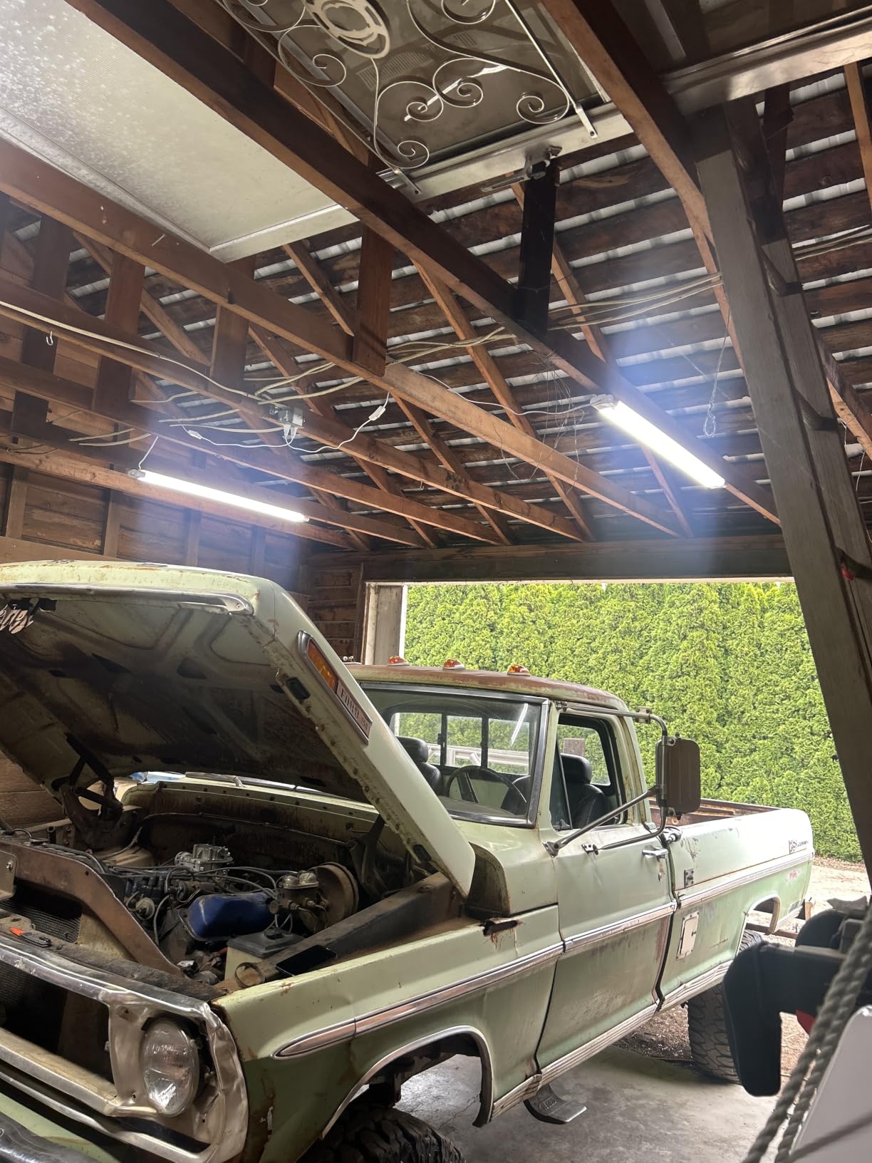 hykolity 4FT LED Shop Light, 42W [250W Equivalent],4400LM,5000K Daylight customer photo 1