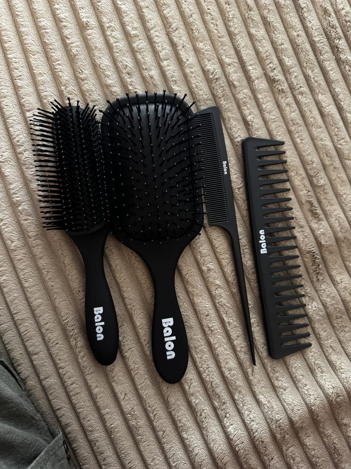 4Pcs Detangling Hair Brush Set for Women - Paddle Brush for Wet or Dry, No More Tangles for Straight, Long, Thick, Curly, and Natural Hair (Purple) customer photo 2
