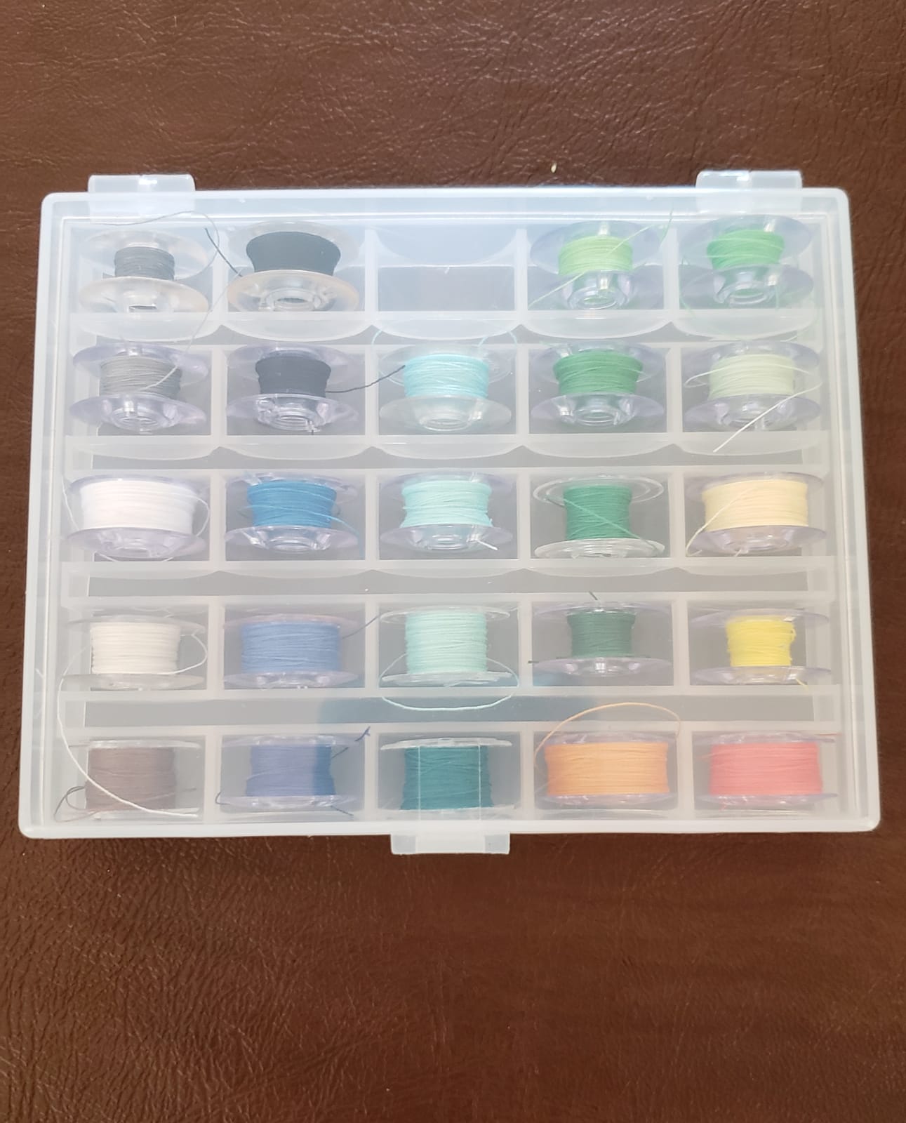 AKIRO 25 Slots Empty Bobbins Spools Box, Sewing Craft Plastic Case Storage Box for Sewing Machine 2 Pack customer photo 2
