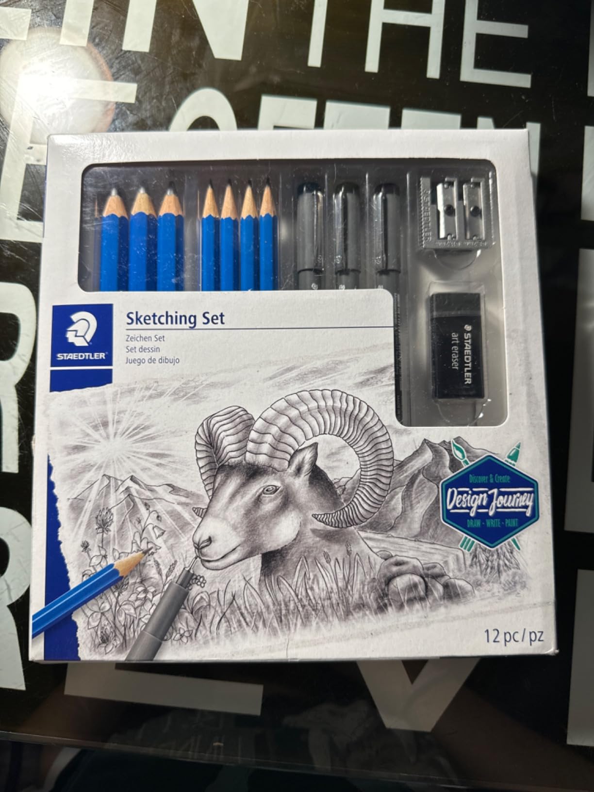 Staedtler Mars Lumograph Art Set | Drawing Kit with Art Pencils, Drawing Pens, Eraser and Double Hole Sharpener (61 100) customer photo 1