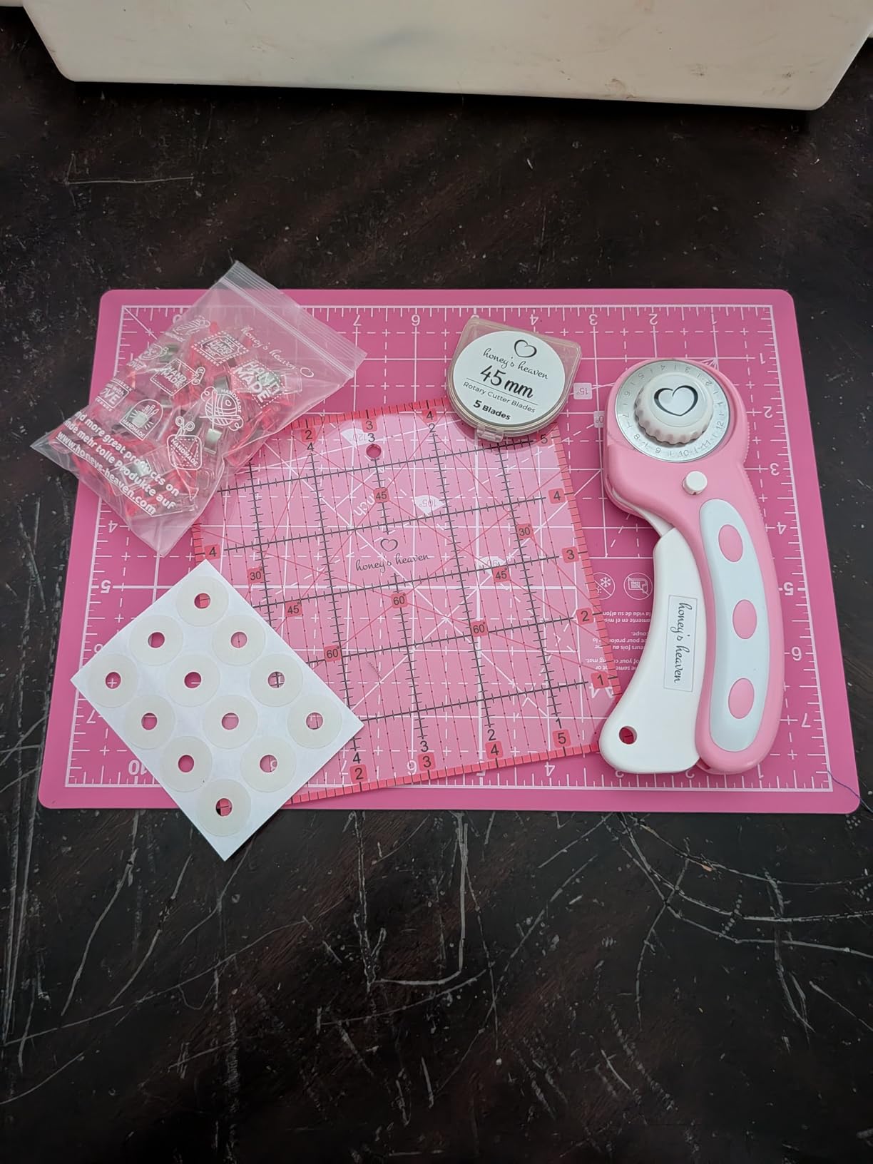 Rotary Cutter Set lavender - Quilting Kit incl. 45mm Fabric Cutter, 5 Replacement Blades, A3 Cutting Mat, Acrylic Ruler and Craft Clips - Ideal for Crafting, Sewing, Patchworking, Crochet & Knitting customer photo 1