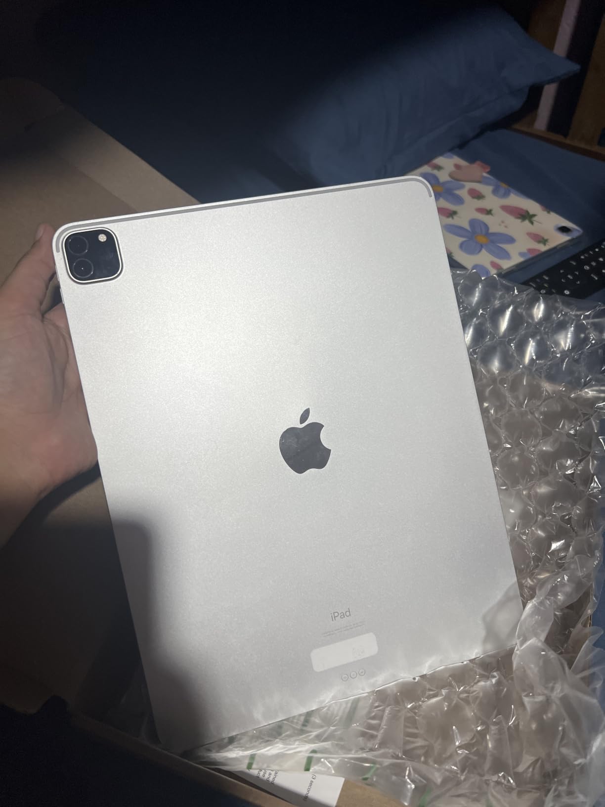 Apple 2020 iPad Pro (12.9-inch, Wi-Fi, 1TB) - Space Gray (4th Generation) (Renewed) customer photo 1
