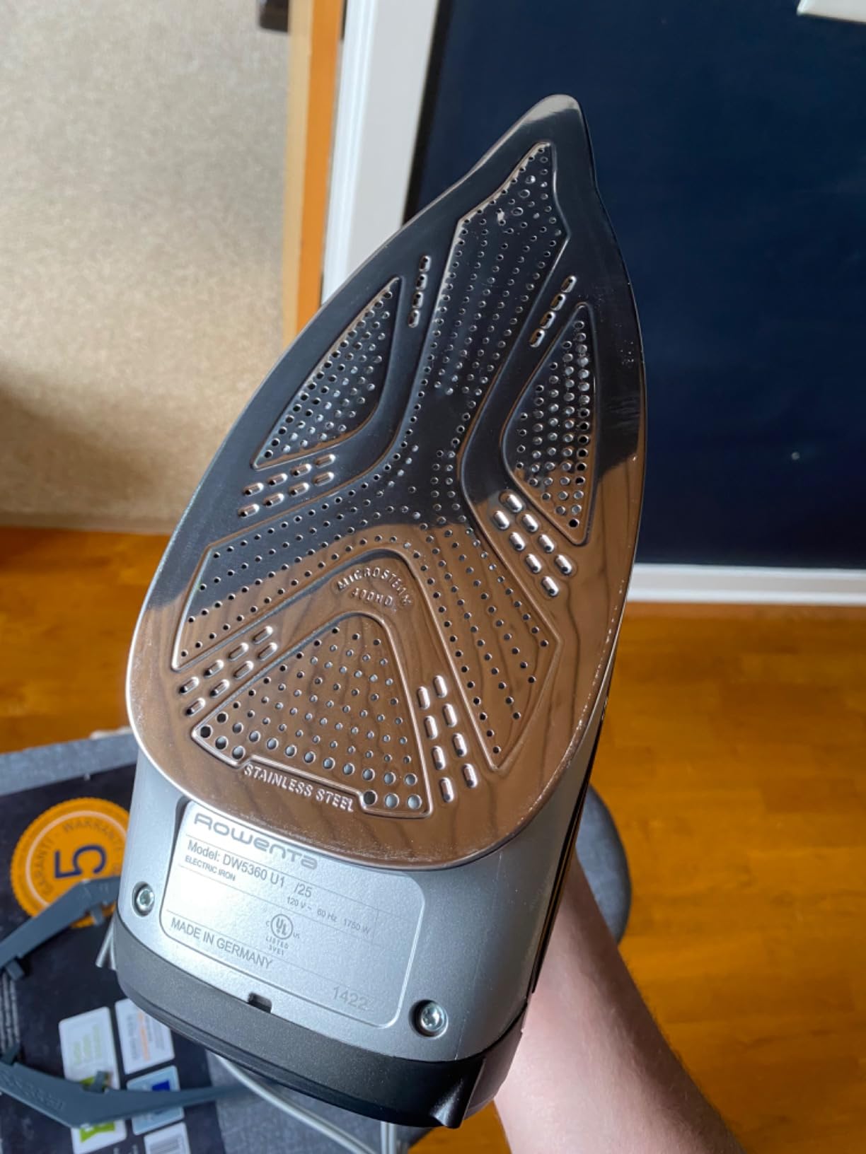 Rowenta Focus Excel Steam Iron for Clothes, Anti-Drip Protection, Iron Steamer for Clothes, 1725 Watts, DW5280, Grey customer photo 2